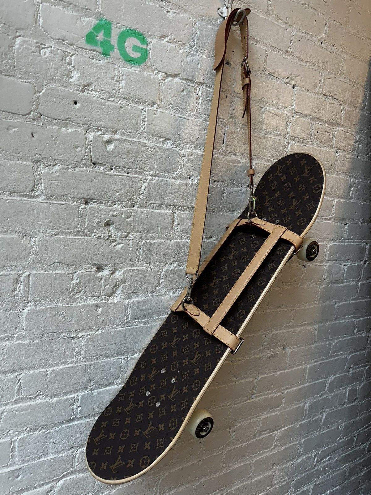 Louis Vuitton × Virgil Abloh LOUIS VUITTON LV VIRGIL SKATEBOARD BAG STRAP RUNWAY Size ONE SIZE - 9 Thumbnail