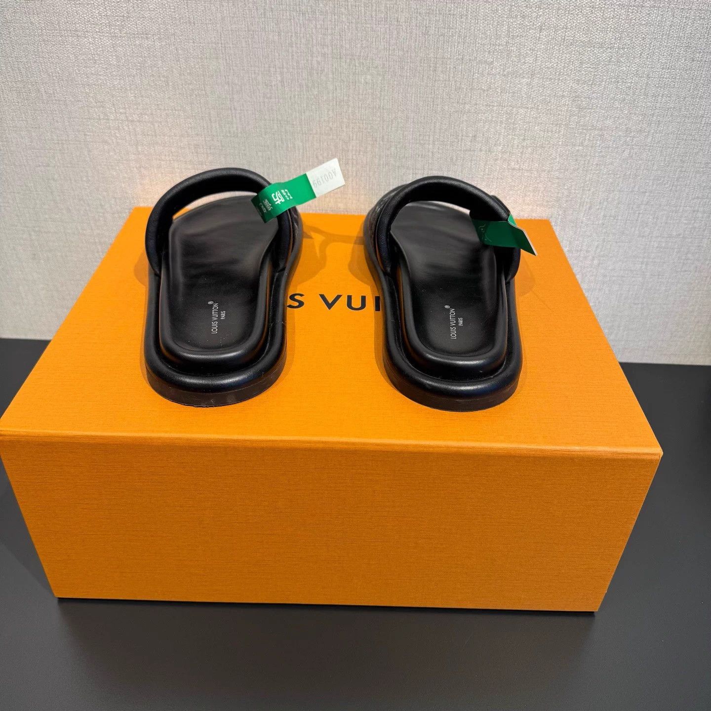 Louis Vuitton LV Bliss 24ss 1-strap Embroidered Slide Black 35 Size US 4 / IT 34 - 5 Thumbnail