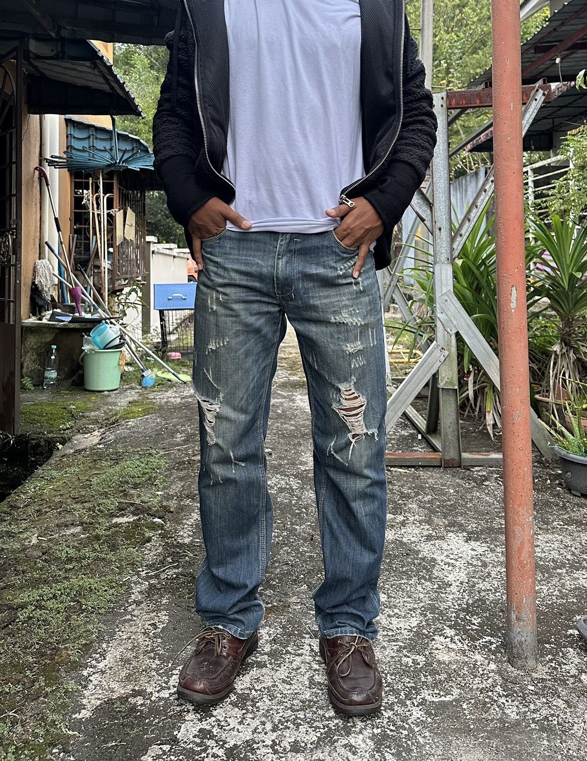 Levi's Vintage Clothing 👹Vintage Levi’s Distressed Straight Cut Jeans Size US 31 - 1 Thumbnail