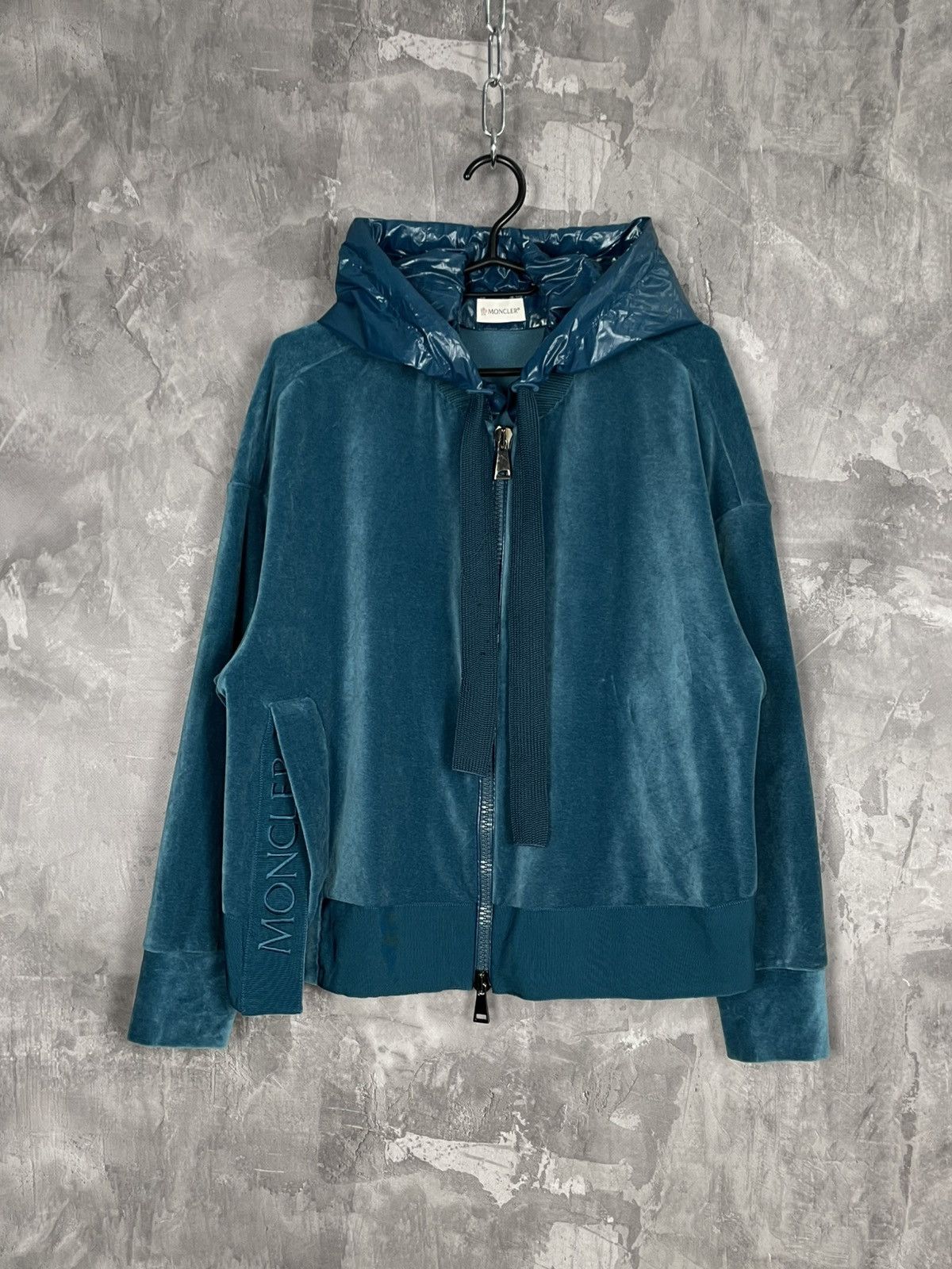 Moncler Moncler Luxury Velour Glamour Zip-Up Hoodie Size XS / US 0-2 / IT 36-38 - 1 Thumbnail