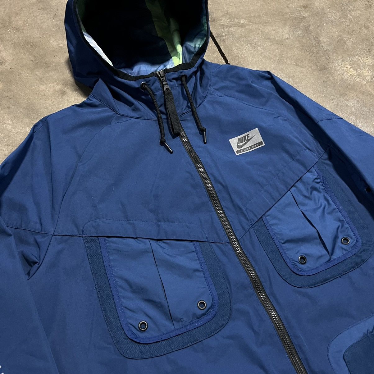 Nike Nike International Windbreaker Jacket Lightweight Hooded Y2K Size US L / EU 52-54 / 3 - 5 Thumbnail