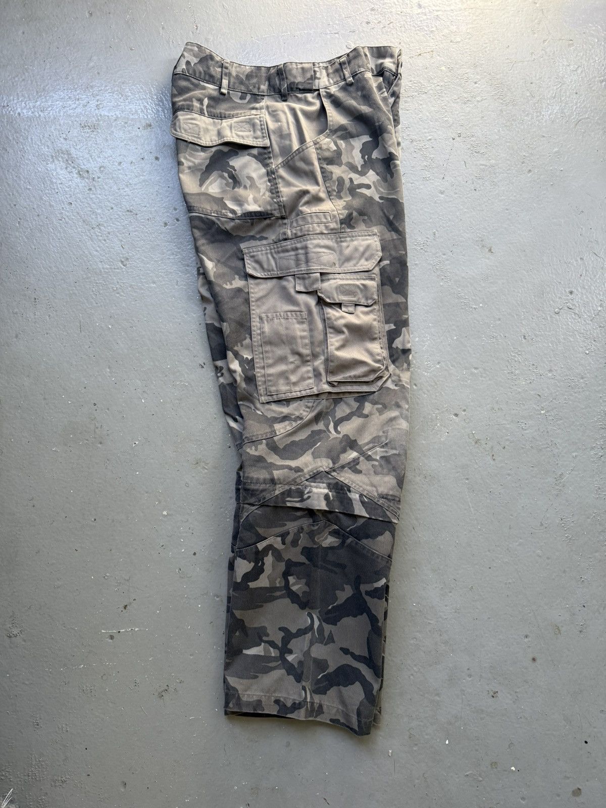 Loose fitting tactical cargos