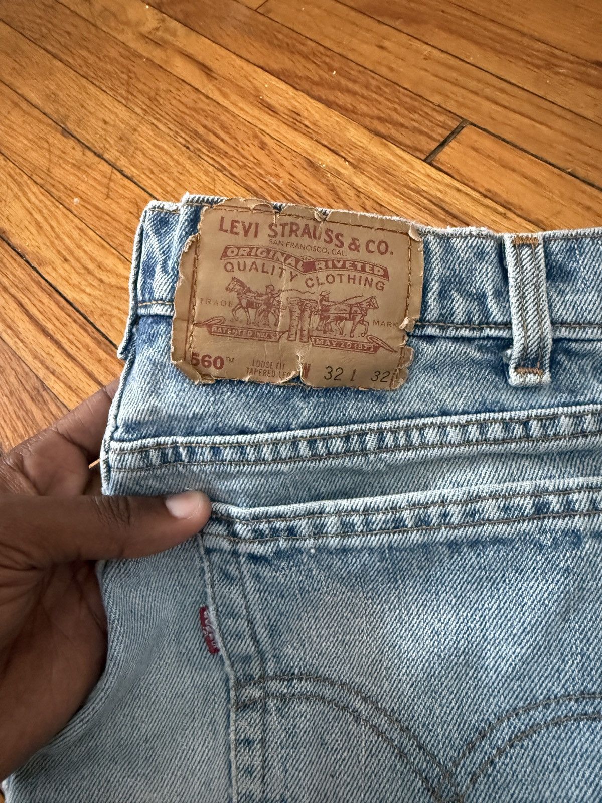 Levi's Vintage Clothing Vintage Levi 560 Loose Fit Taper Jeans Size US 32 / EU 48 - 2 Thumbnail