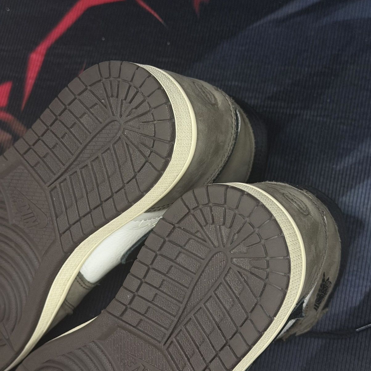 Jordan Brand × Travis Scott Jordan 1 High OG Travis Scott Dark Mocha Size US 5 / EU 37 - 6 Thumbnail