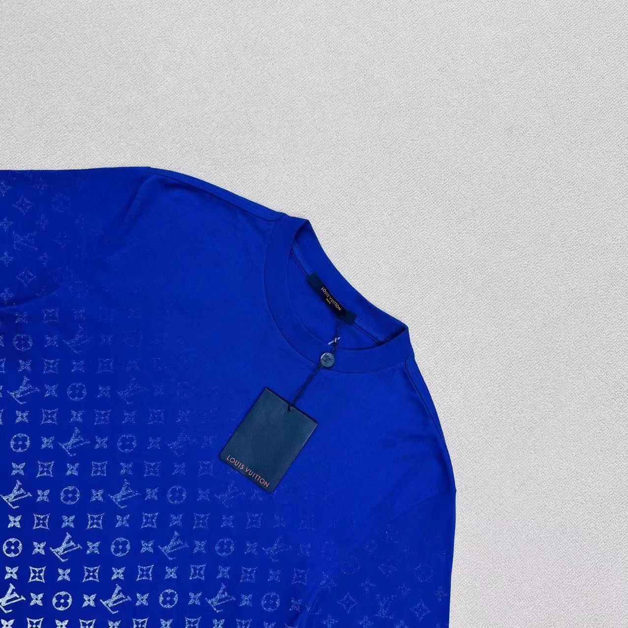 Louis Vuitton LV blue gradient Monogram short Tee S Size US S / EU 44-46 / 1 - 3 Thumbnail