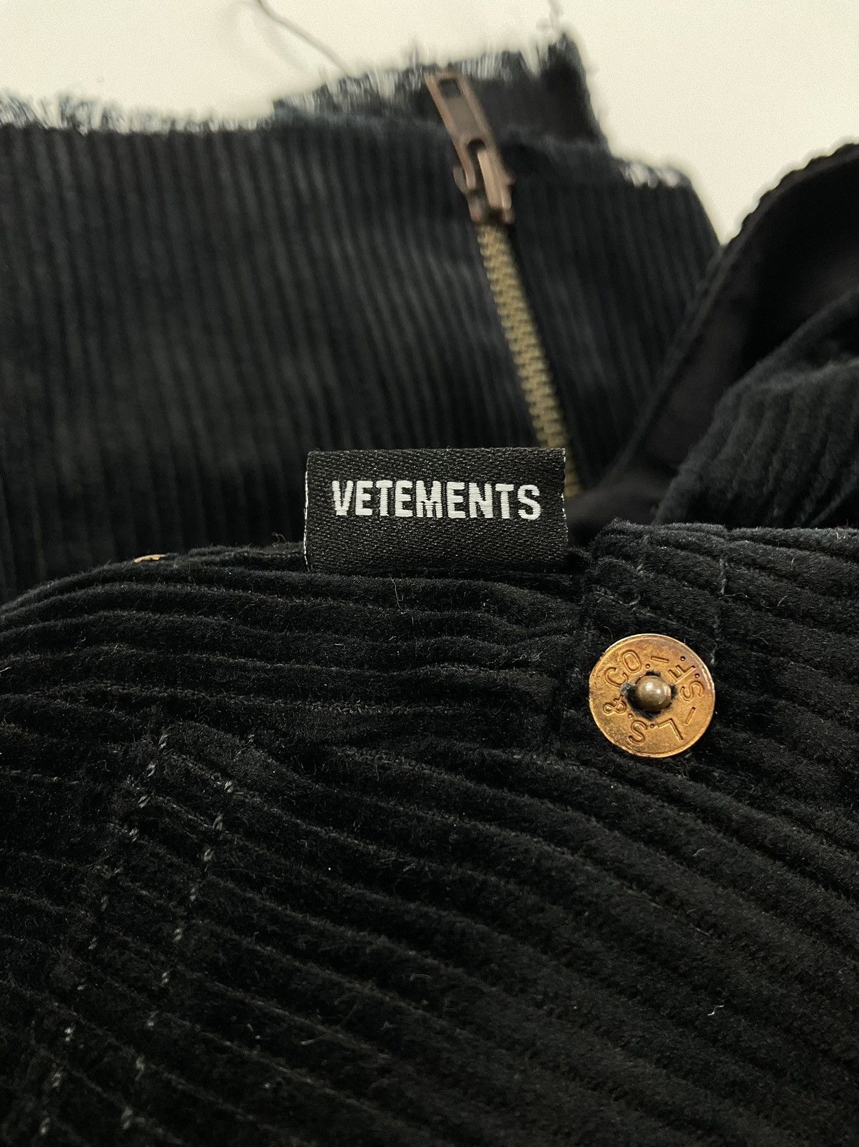 Vetements Vetements x Levis S/S'17 Reconstructed Zip Pants Size 26" / US 2 / IT 38 - 18 Thumbnail