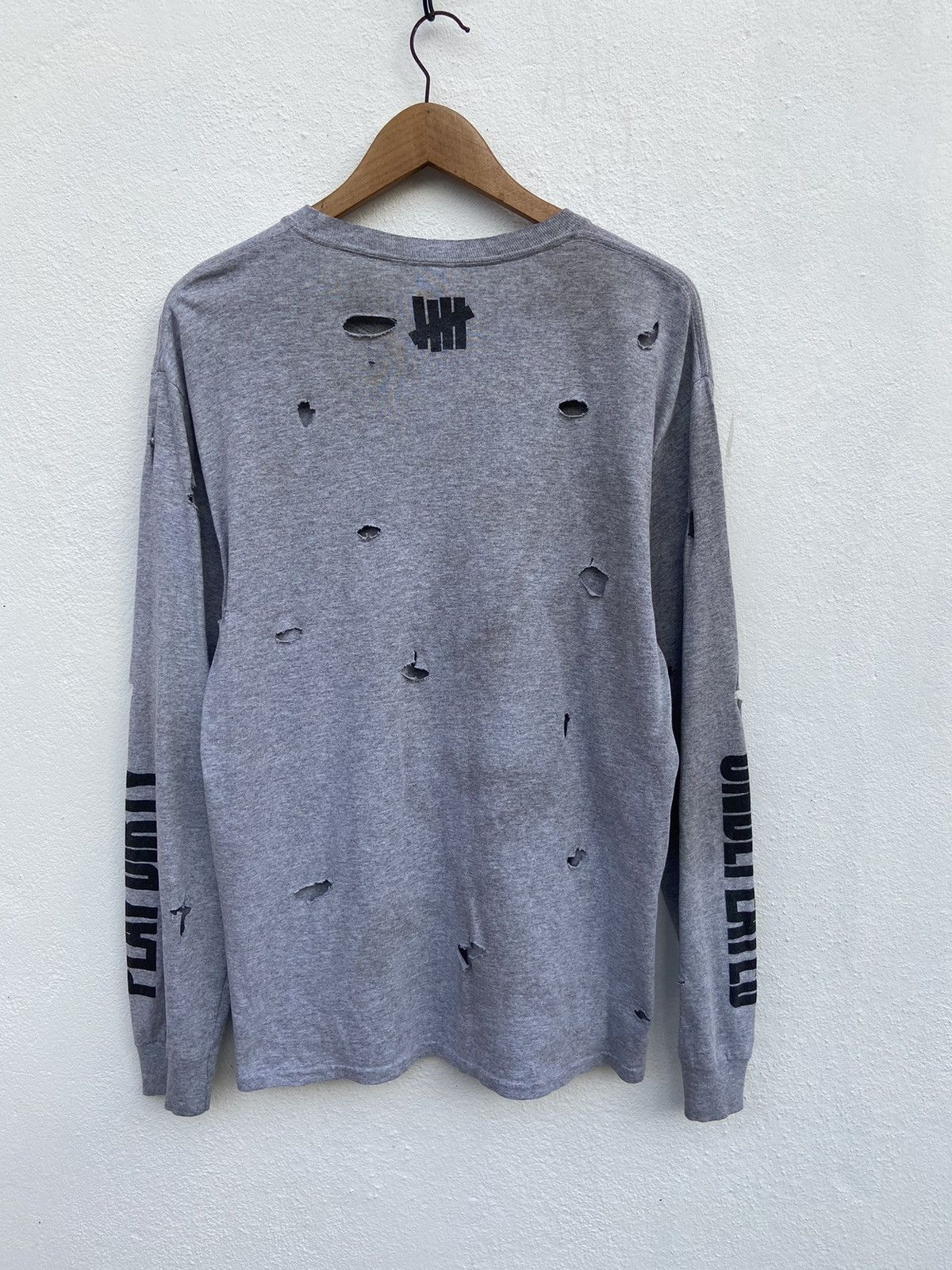 Undefeated Undefeated Play Dirty t shirt distressed long sleeve Size US M / EU 48-50 / 2 - 7 Thumbnail