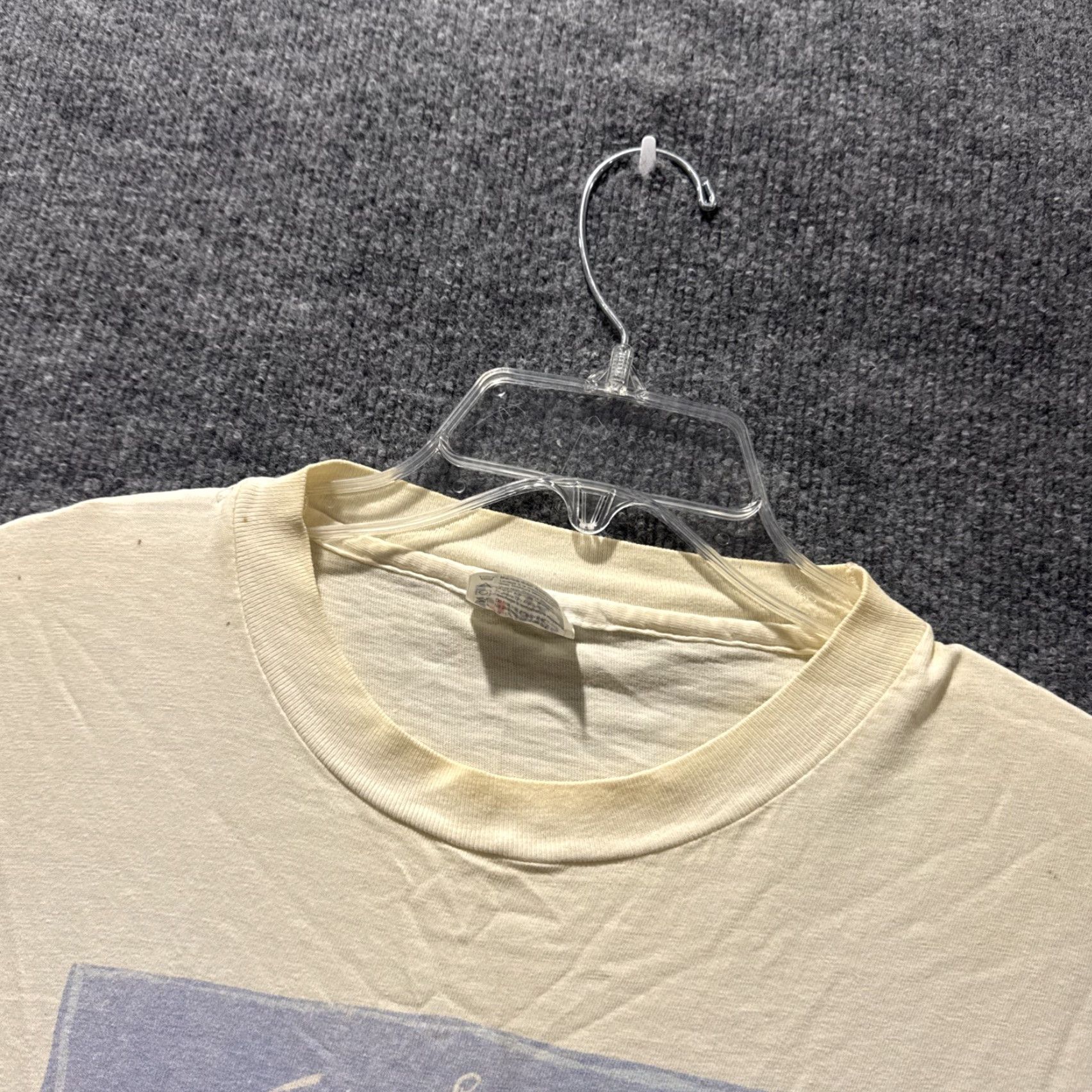 Hanes VINTAGE 90s Hanes T-Shirt Heart Short Sleeve Yellow 2XL Mens Size Regular HTF Size US XXL / EU 58 / 5 - 6 Thumbnail