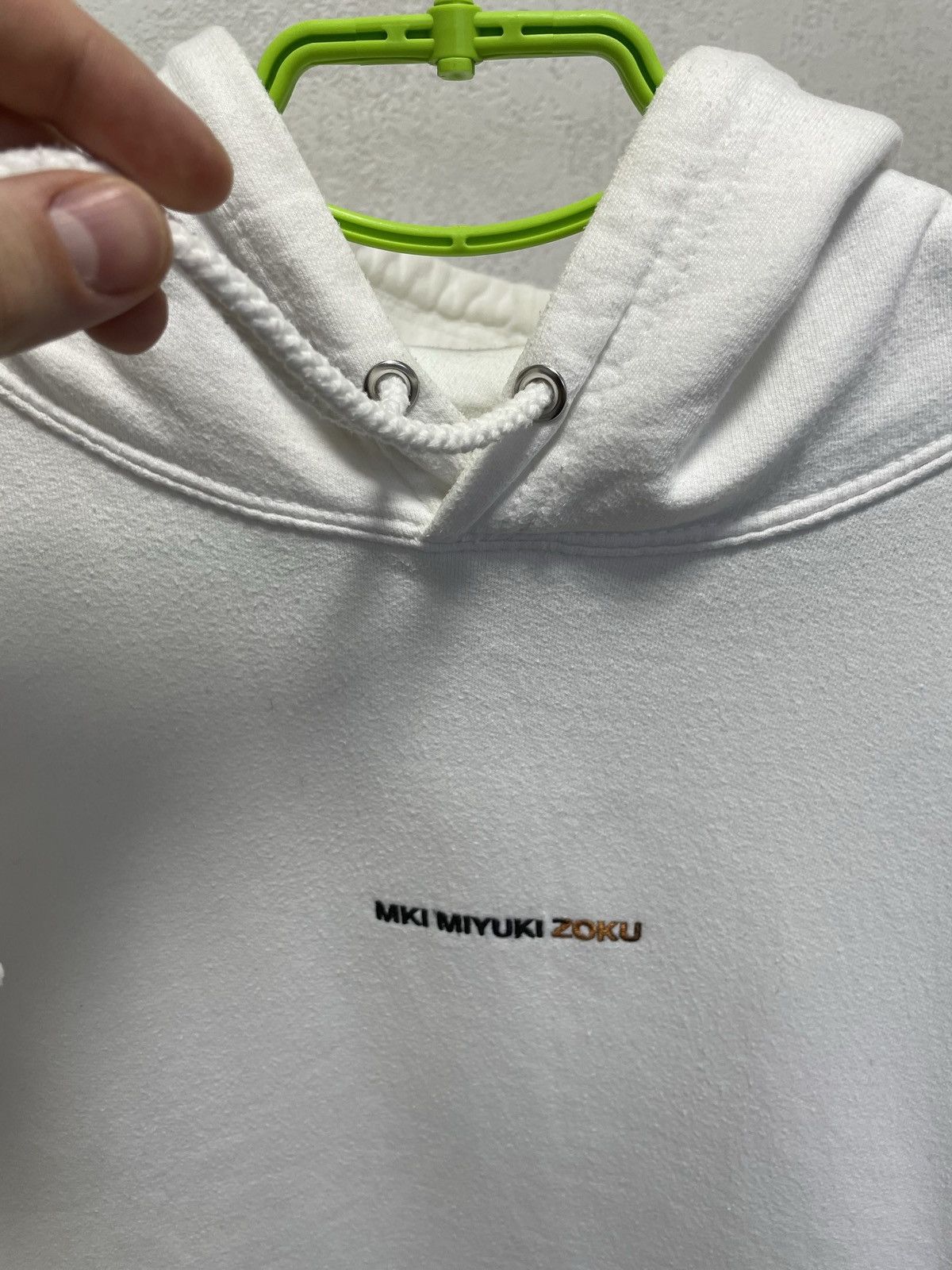 Japanese Brand × Mki Miyuki Zoku × Vintage MKI Miyuki Zoku Japanese Brand White Hoodie Center Logo Size US L / EU 52-54 / 3 - 4 Thumbnail