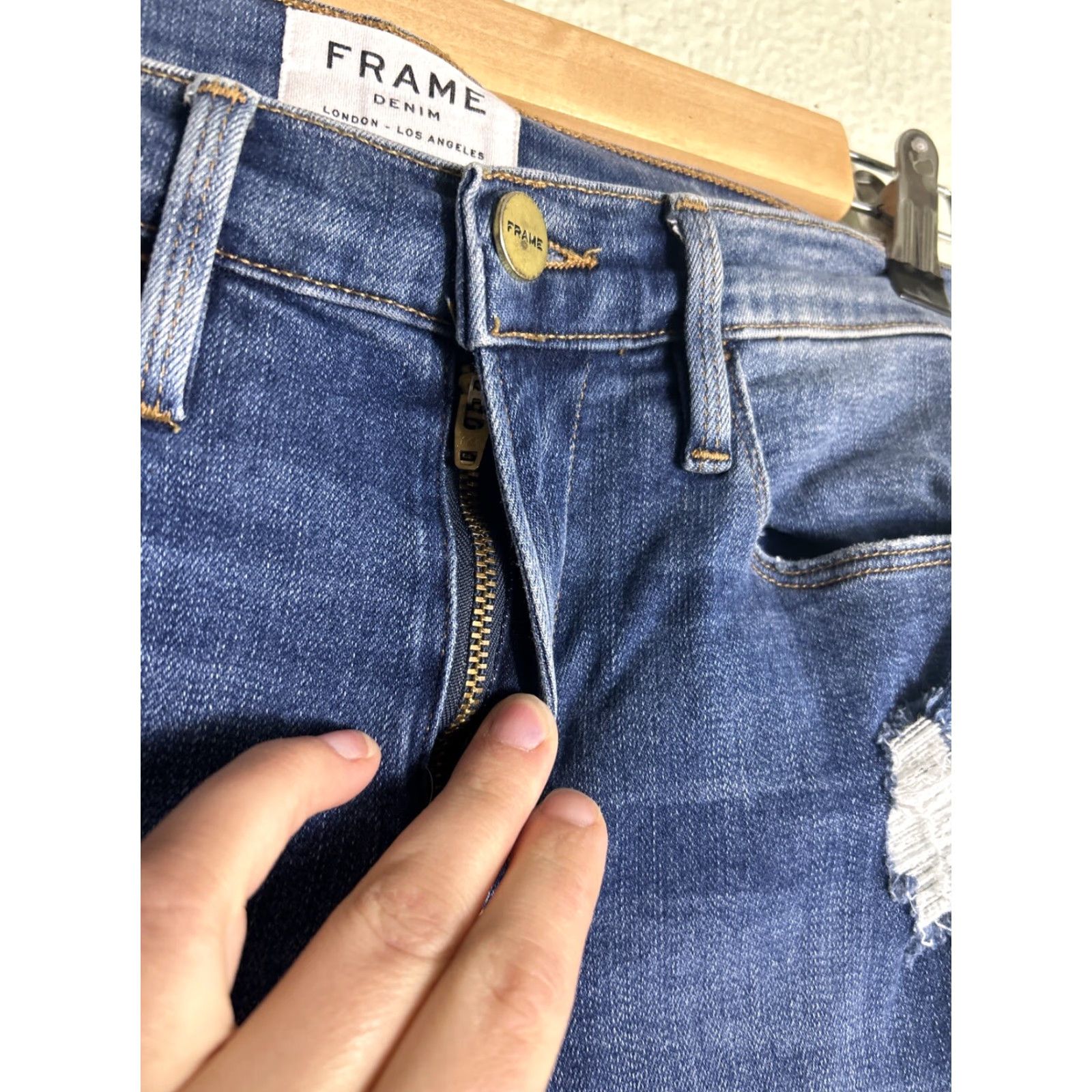 Frame FRAME Le High Skinny Triangle Raw Hem Seabright Dark Wash Jeans 26 Distressed Women Skinny Denim" Size ONE SIZE - 6 Thumbnail