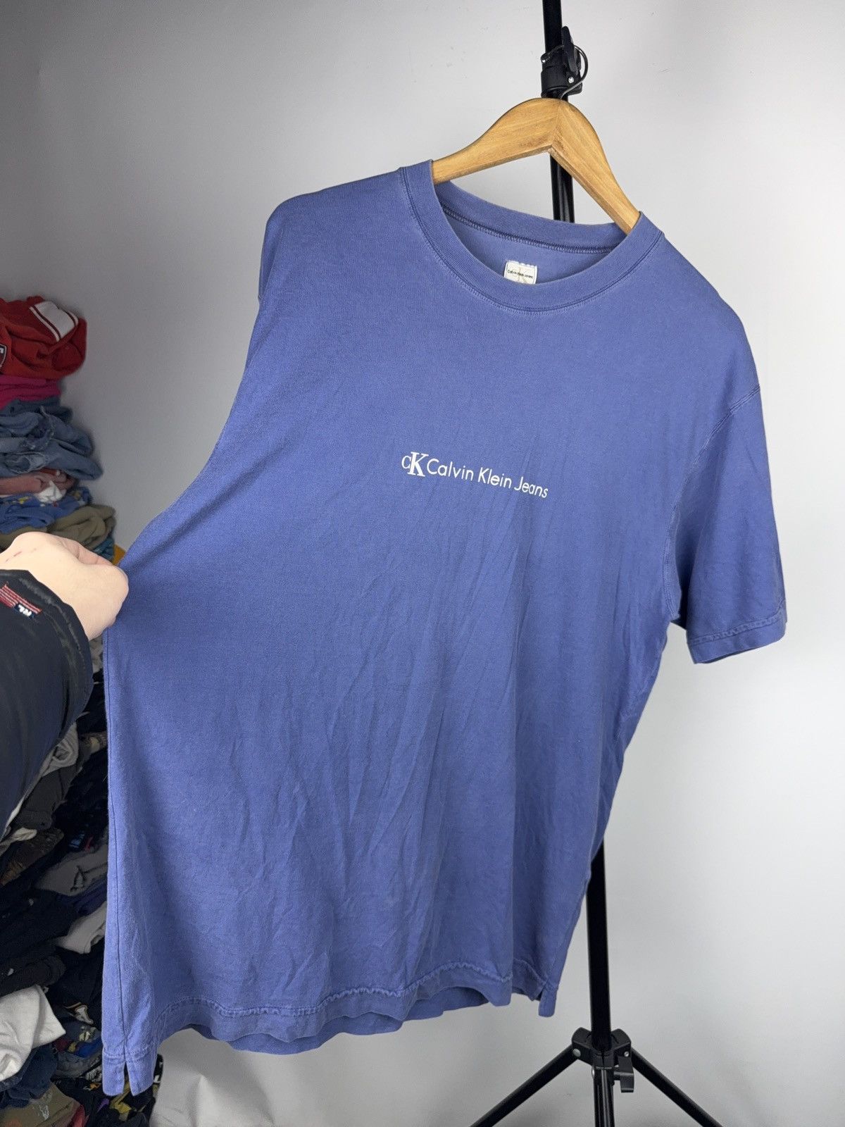Calvin Klein 00s Vintage Calvin Klein Jeans Minimal Logo Blue T-Shirt L Size US L / EU 52-54 / 3 - 2 Thumbnail