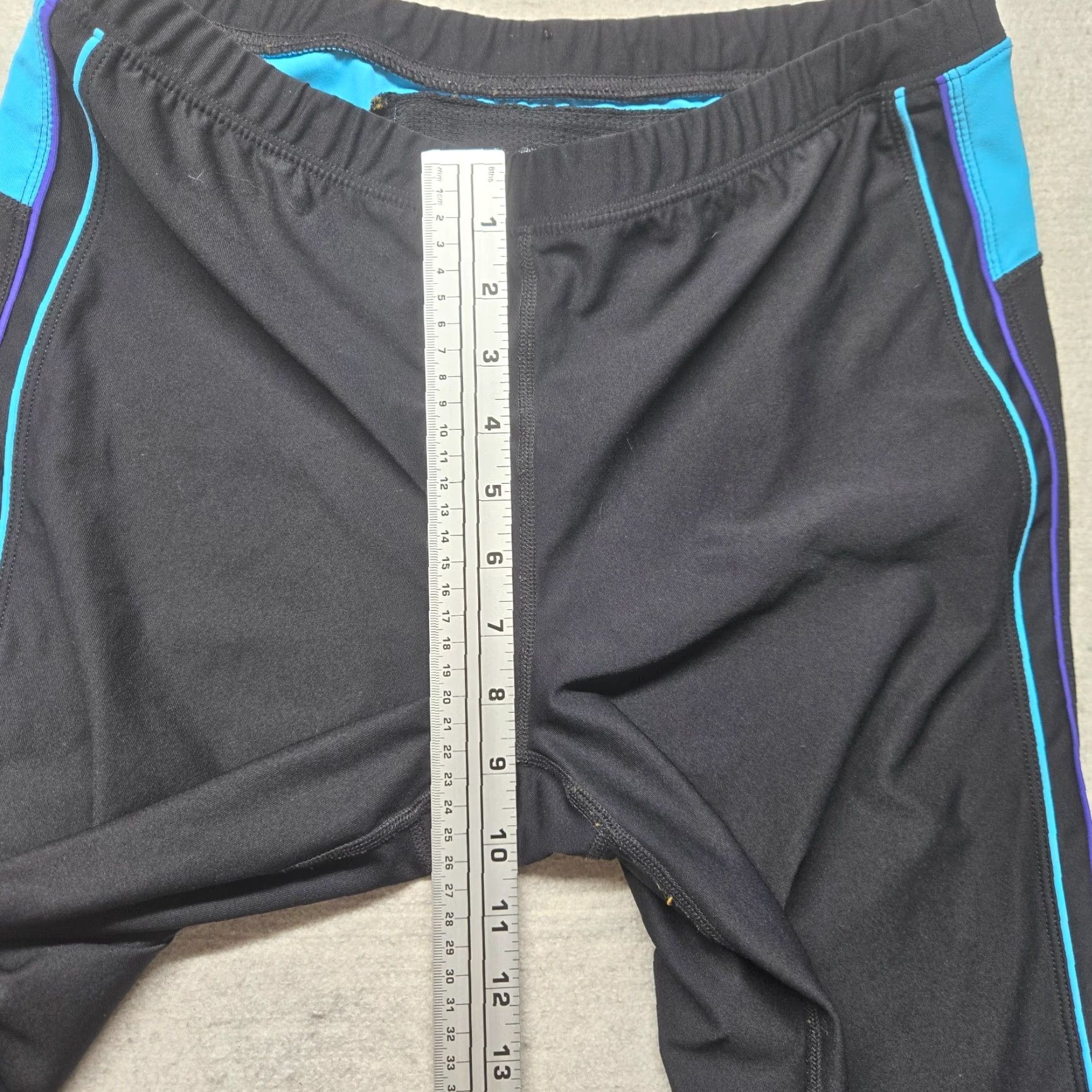 Vintage Xersion Fitted Capri Yoga Pants w/Rear Pocket Black with Blue Trim Medium Womens Size 32" / US 10 / IT 46 - 4 Thumbnail