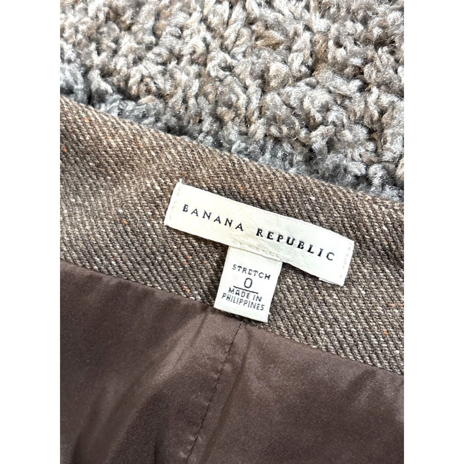 Banana Republic VINTAGE Banana Republic Wool Skirt Womens 0 Herringbone Brown Pencil 90s Brown Womens 0 Vintage 90s Skirt Women Mens Girls? Size 25" / US 0 / IT 36 - 4 Thumbnail