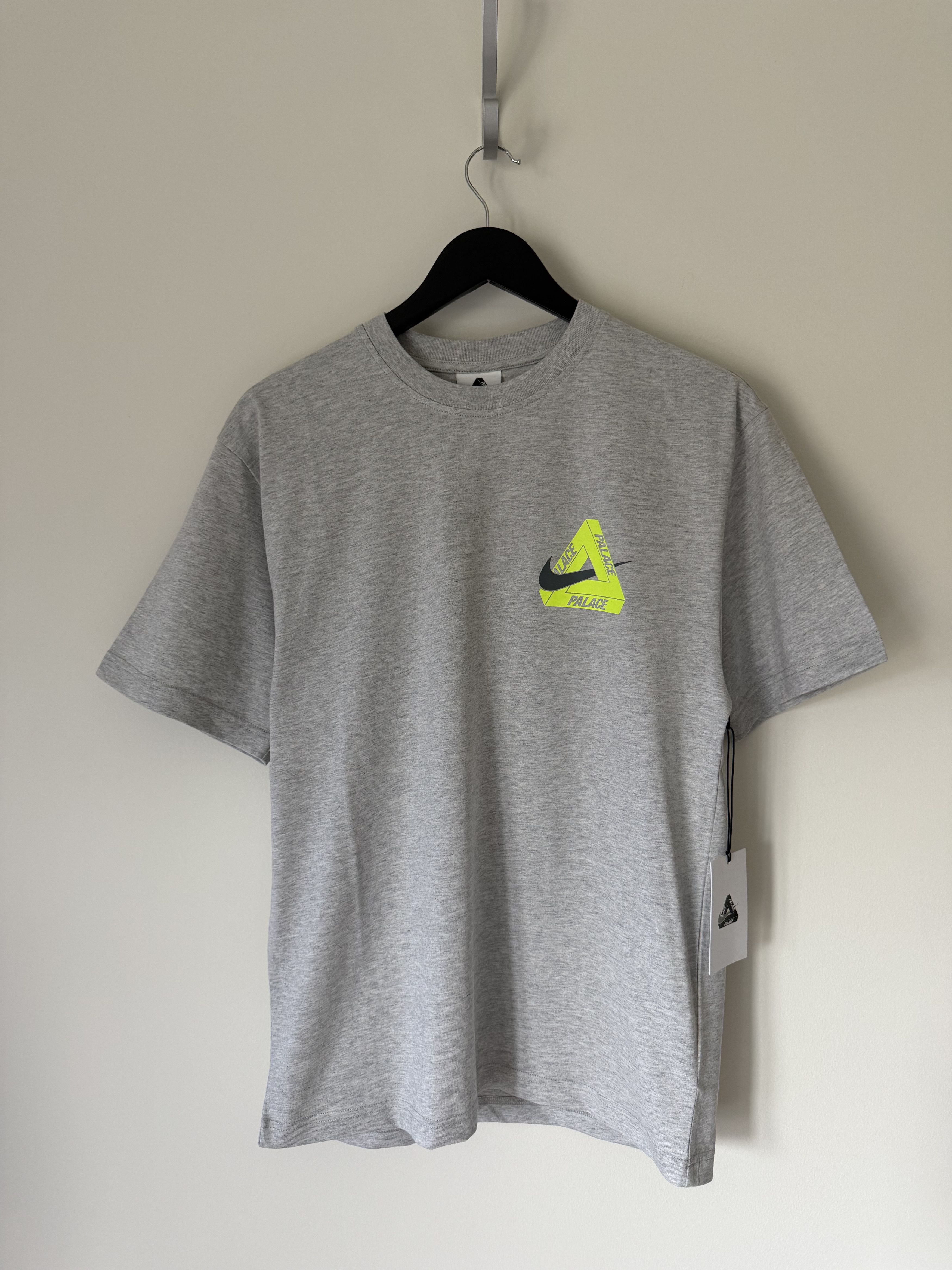 Palace Palace Nike Tri Swoosh Tee in Gray Size US S / EU 44-46 / 1 - 3 Thumbnail