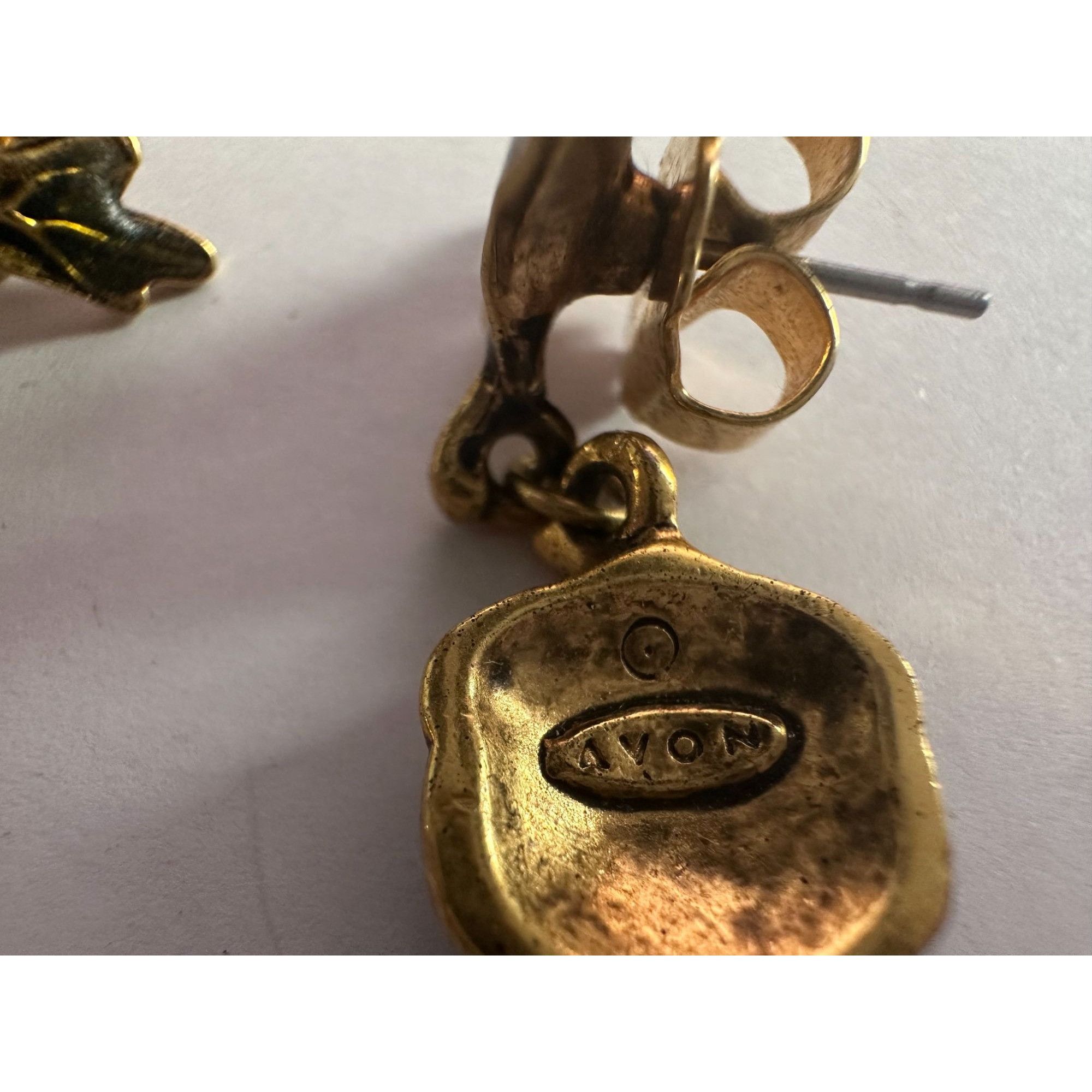 Other Vintage AVON Acorn and Leaf Gold Tone Dangle Drop Earrings Size ONE SIZE - 4 Thumbnail