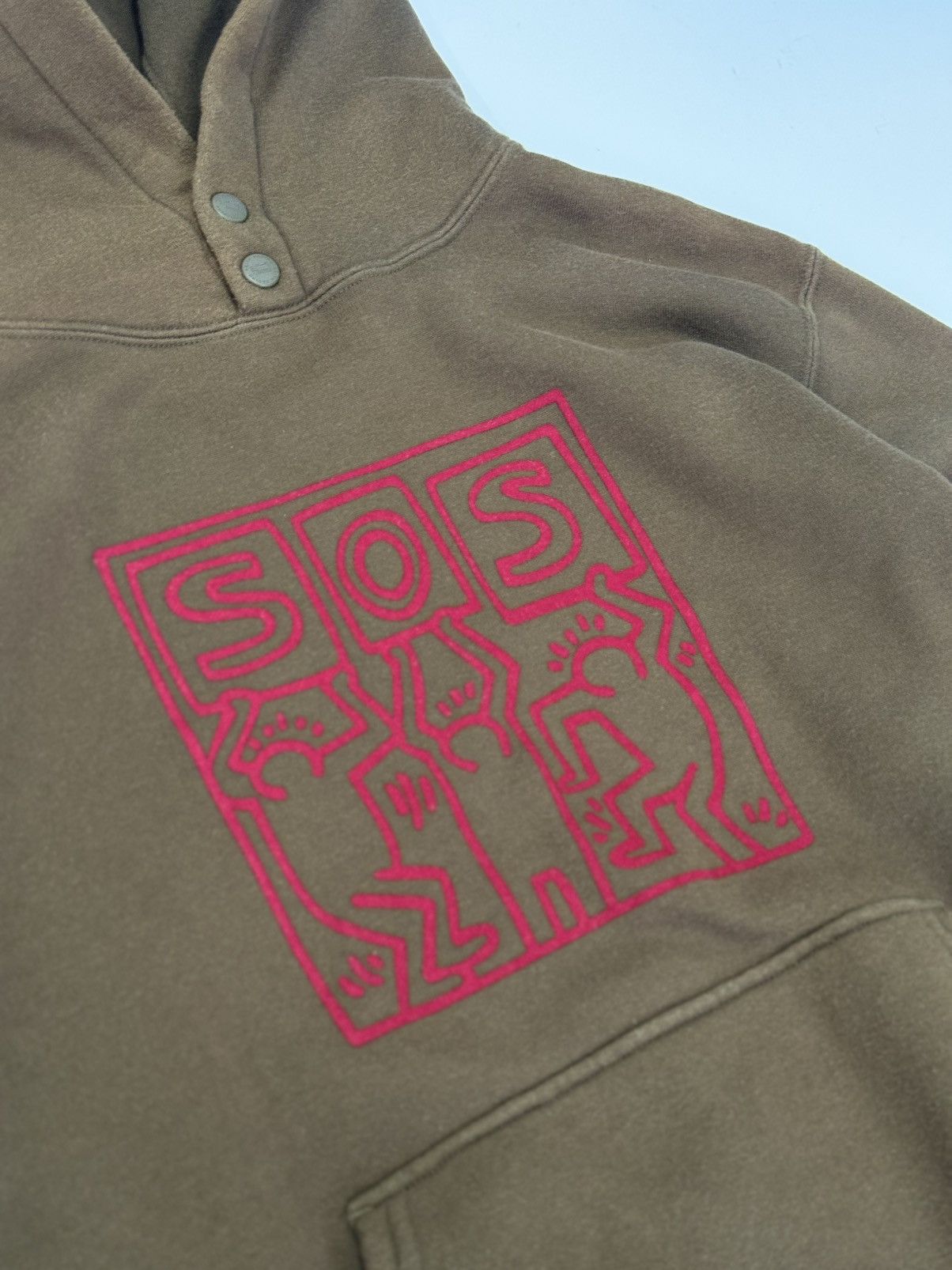 Keith Haring 🔥 Uniqlo Japan Keith Haring SOS Sunfaded Sweat Hoodie - S Size US S / EU 44-46 / 1 - 4 Thumbnail
