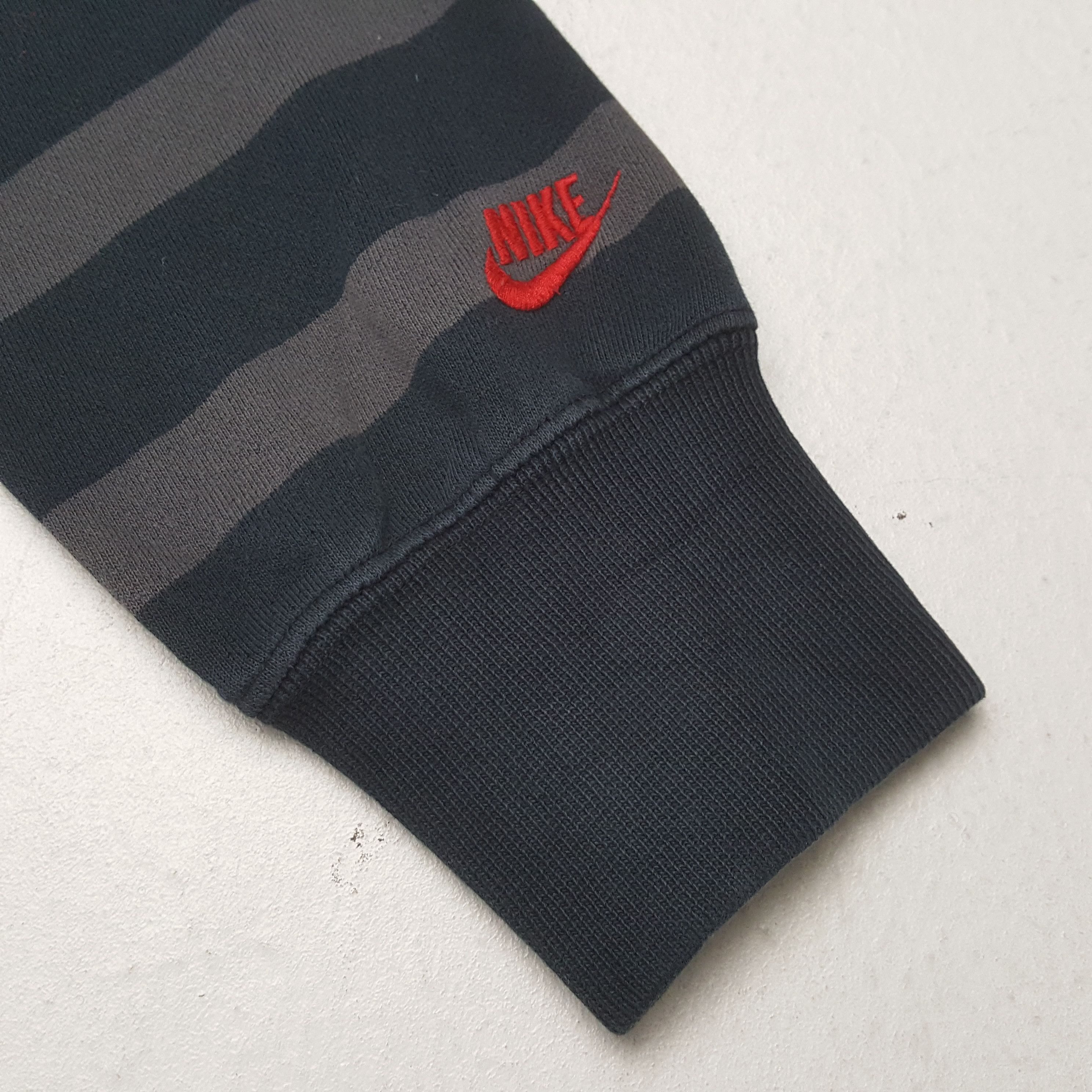 Nike Vintage Nike Sportswear Stripe Design Sweatshirt C323N9 Size US M / EU 48-50 / 2 - 7 Thumbnail