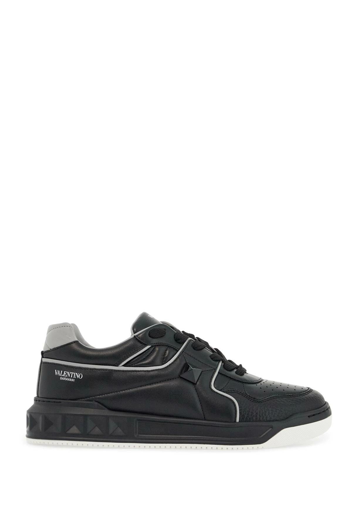 o1s22i1n1224 One Stud Low-Top Sneakers in Black Grey