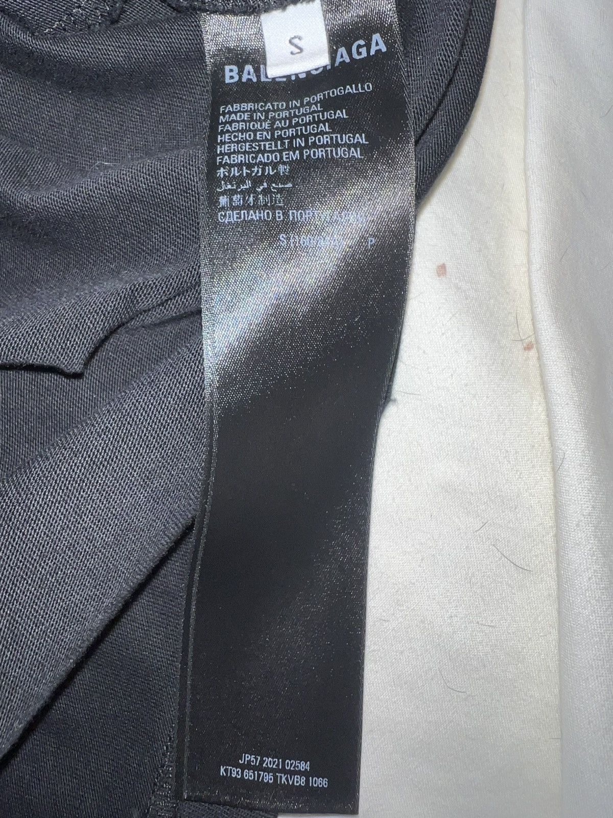 Balenciaga Balenciaga Destroyed T-shirt Size US S / EU 44-46 / 1 - 5 Thumbnail