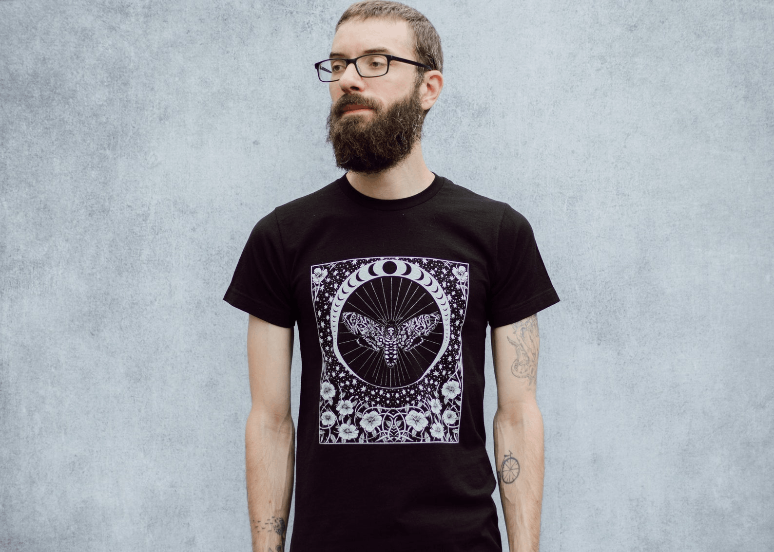 Designer × Vintage Honey Bee and Crescent Moon Floral Unisex Black T-Shirt Size US L / EU 52-54 / 3 - 1 Thumbnail
