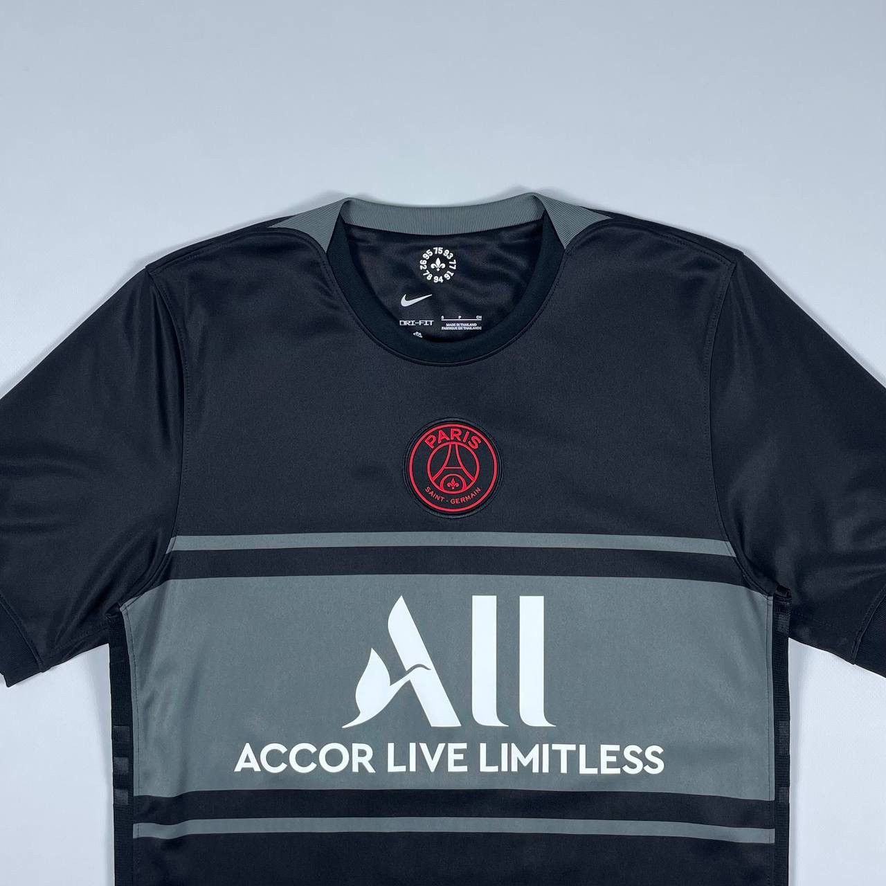 Nike Vintage 30 Messi PSG paris nike size S black rare away Size US S / EU 44-46 / 1 - 8 Thumbnail