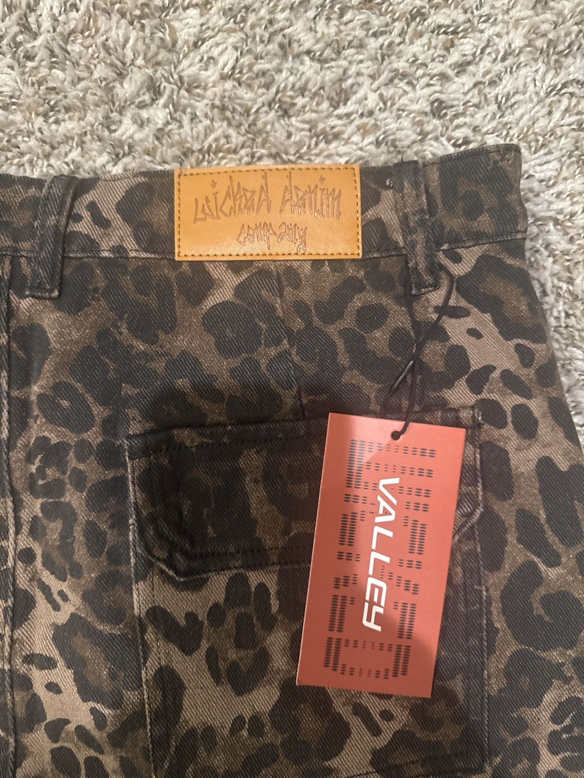 Other Wicked Valley Cheetah Shorts Size US 32 / EU 48 - 3 Thumbnail