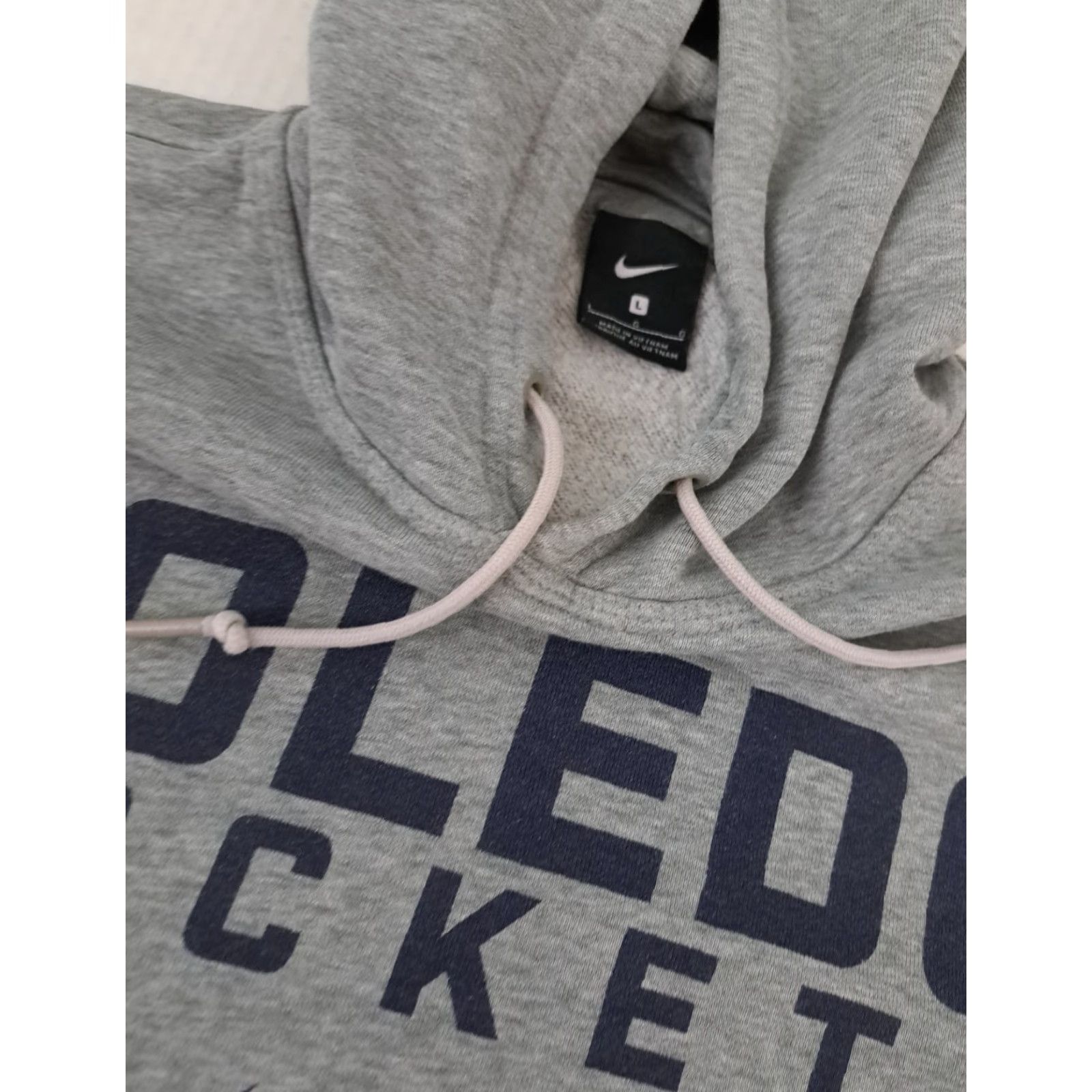 Nike VINTAGE Toledo University Rockets Hooded Sweatshirt Nike L Gray Unisex Adults Sweatshirt Hooded Pullover Basketball 90s? Size US L / EU 52-54 / 3 - 3 Thumbnail