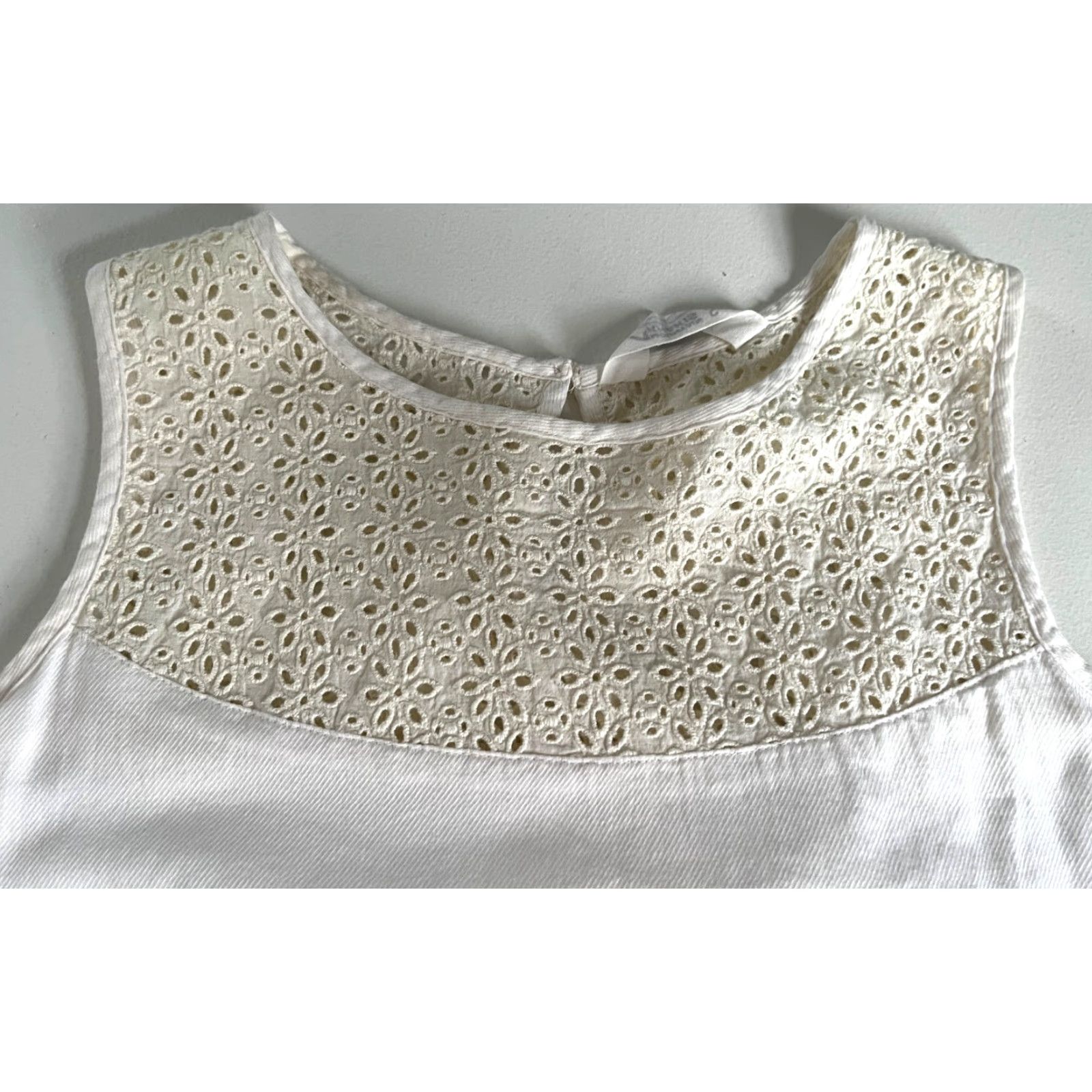 Mountain Khakis VINTAGE Mountain Khakis Women’s Sleeveless Top Eyelet Lace Yoke Relaxed Sz S Tank White Cotton Be Basic Beach City Outdoor Lightweight Size S / US 4 / IT 40 - 6 Thumbnail
