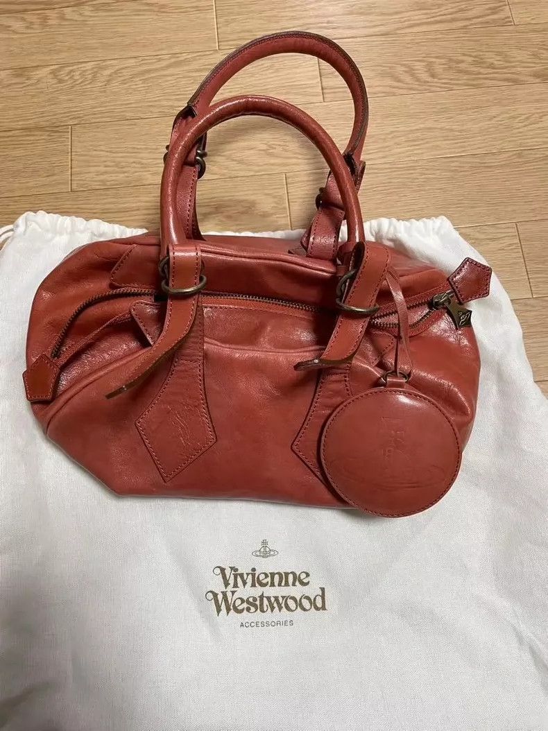Vivienne Westwood size os Middle-aged bowling ball player h