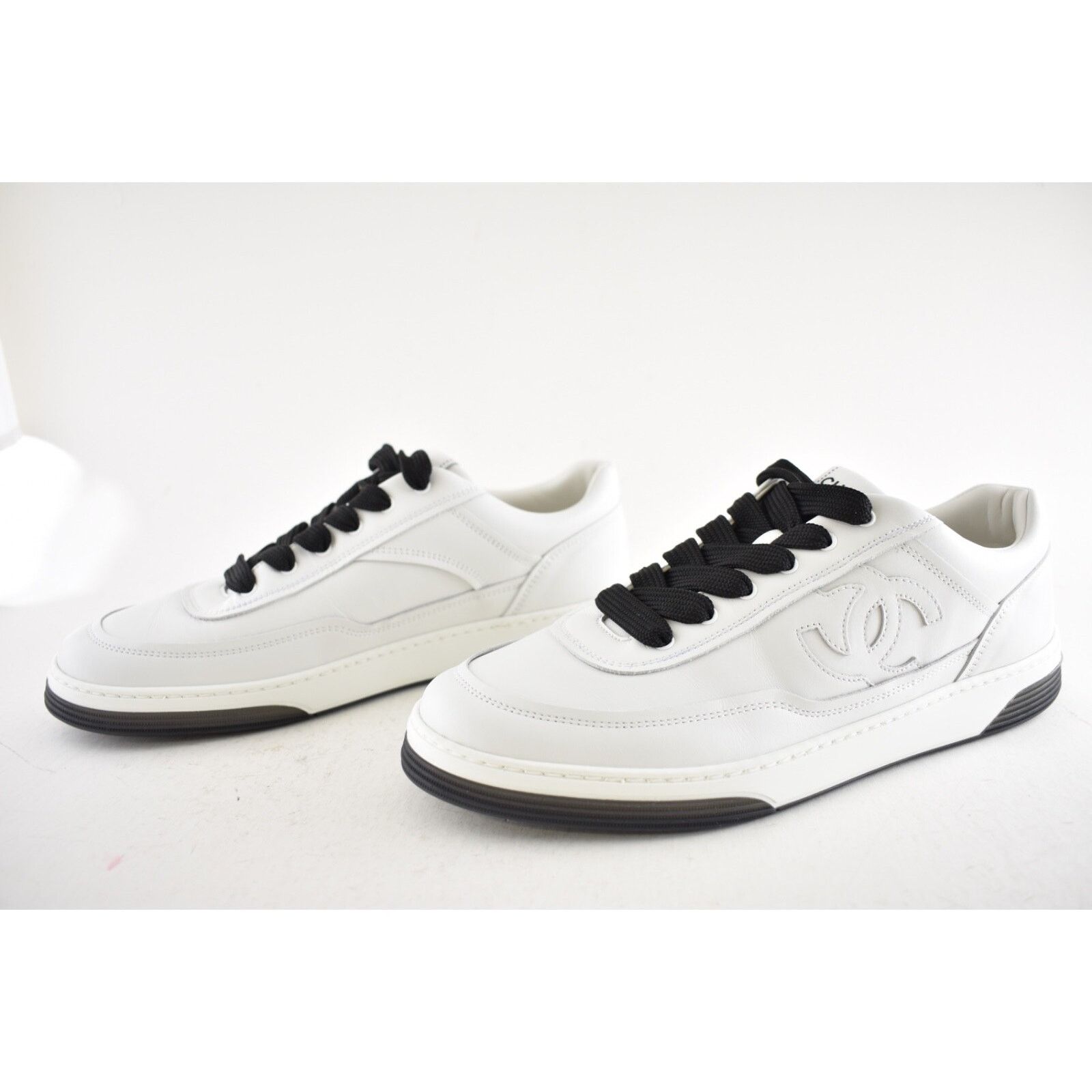 Chanel Chanel Leather CC Logo Flat Lace Up Runner Sneaker 42 Size US 12 / IT 42 - 13 Thumbnail