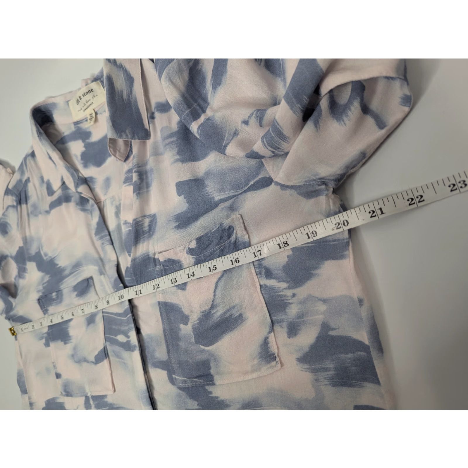 Anthropologie Cloth & Stone Anthropologie Blue Watercolor Button-Up Shirt Small Women V-Neck Tunic Size S / US 4 / IT 40 - 7 Thumbnail
