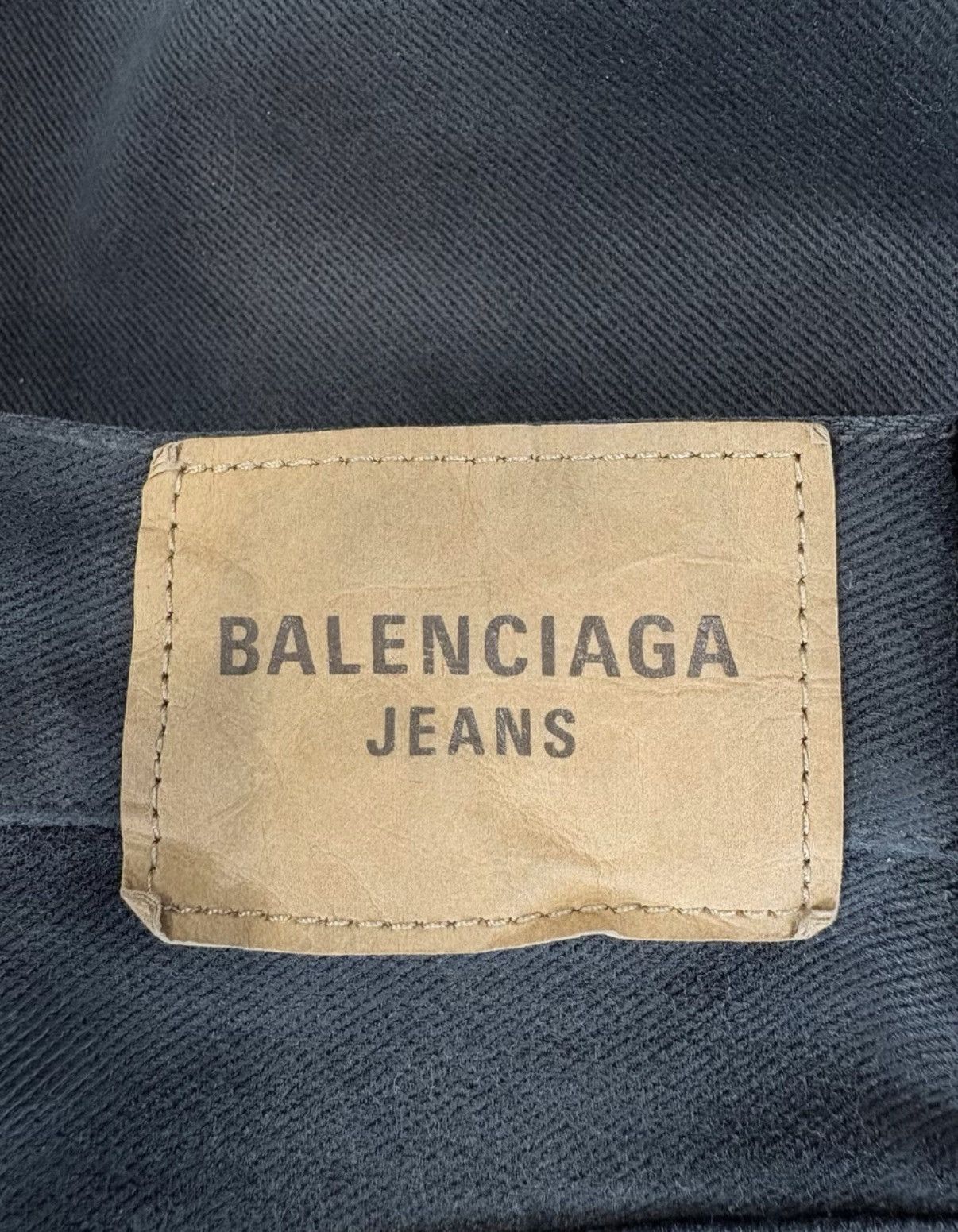Balenciaga Brand New BALENCIAGA BAGGY Distressed Jeans K1 Size US 34 / EU 50 - 4 Thumbnail