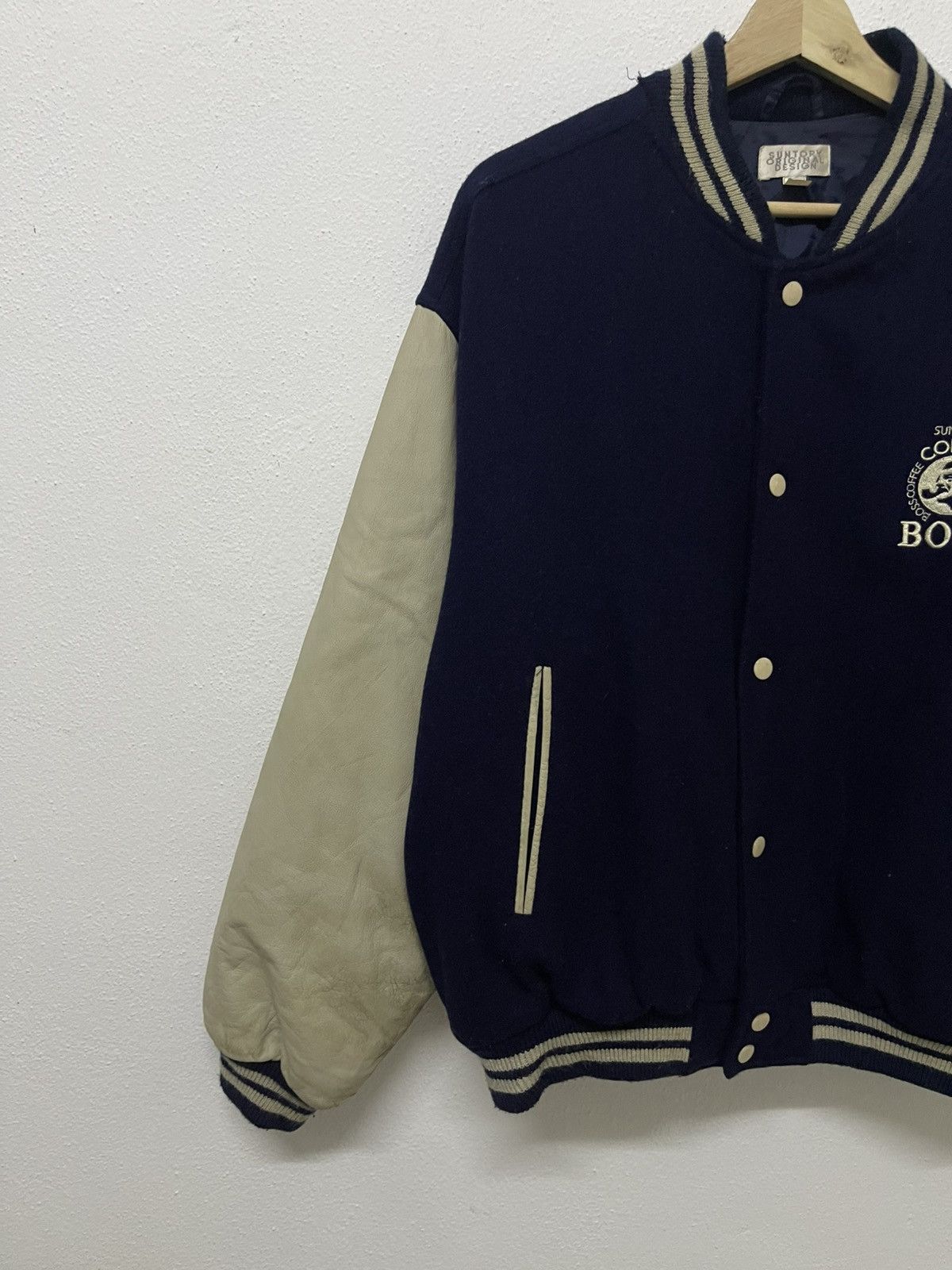 Japanese Brand 2000s SUNTORY BOSS COFFEE VARSITY LEATHER SLEEVE DISTRESSED Size US M / EU 48-50 / 2 - 3 Thumbnail
