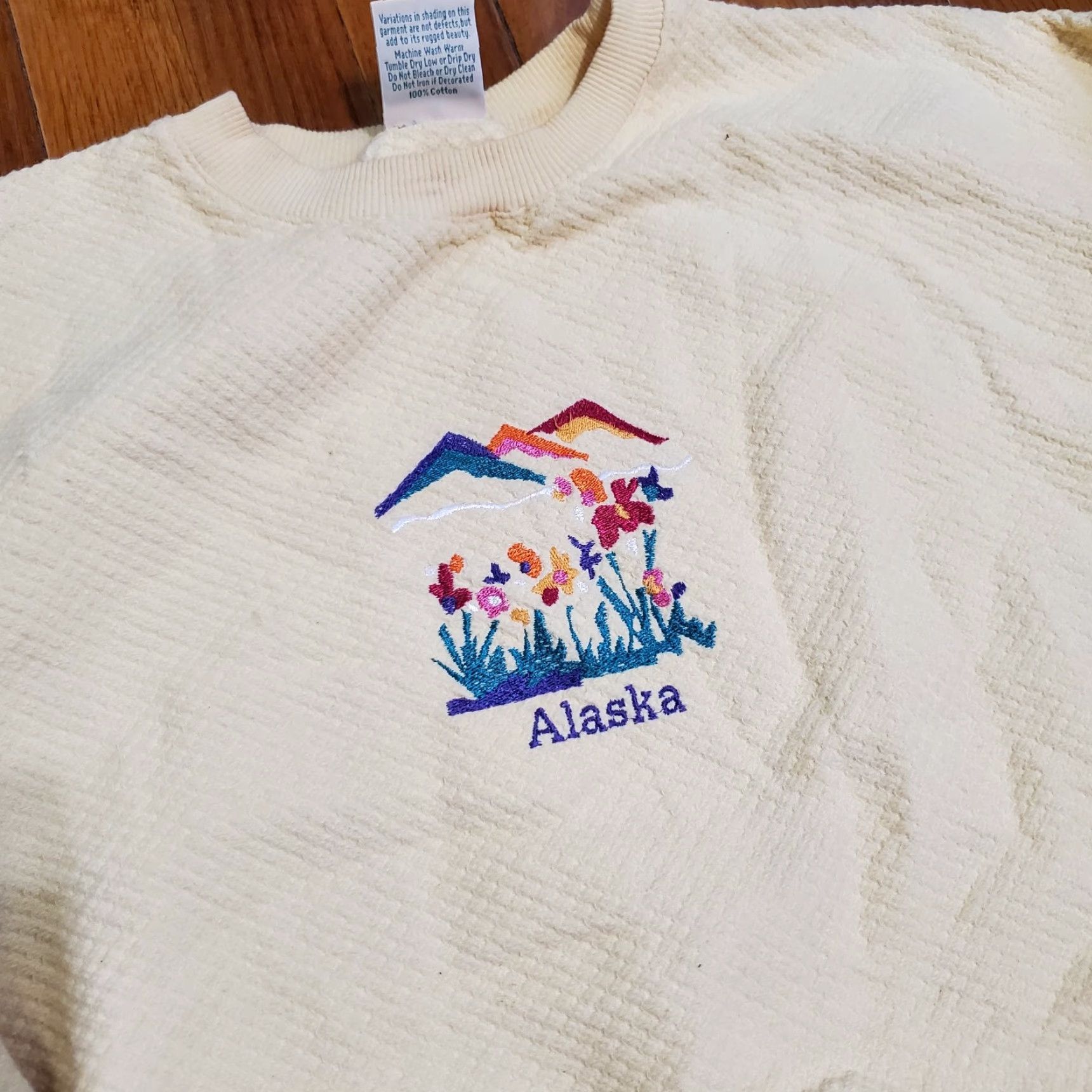 Vintage VINTAGE Alaska Stitched Sweatshirt Adult L Flower Floral Yellow Pullover Nike Size US L / EU 52-54 / 3 - 6 Thumbnail
