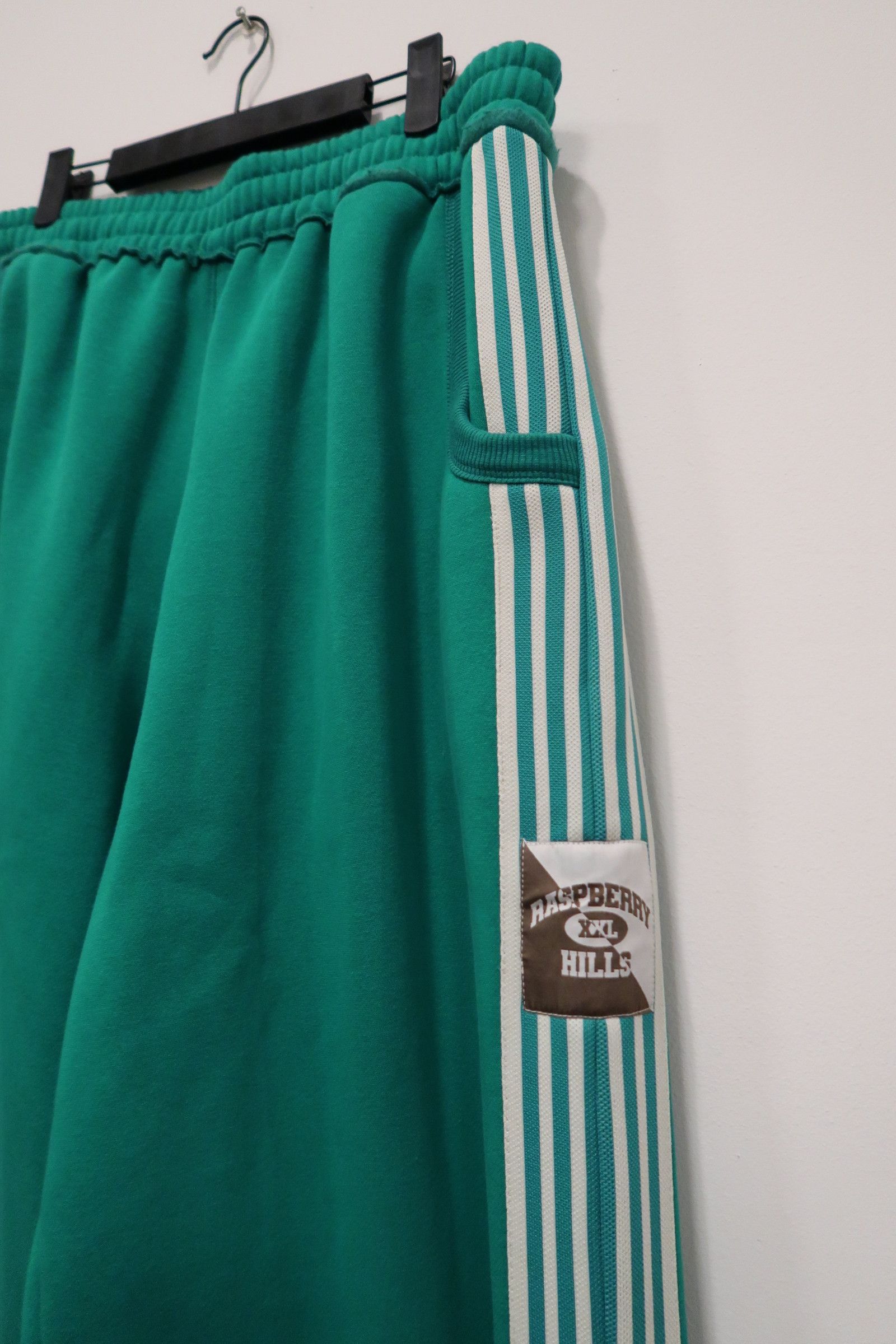 The GV Gallery GV Gallery Raspberry Hills Green Lil Leon Scrunch Sweats Size US 32 / EU 48 - 3 Thumbnail