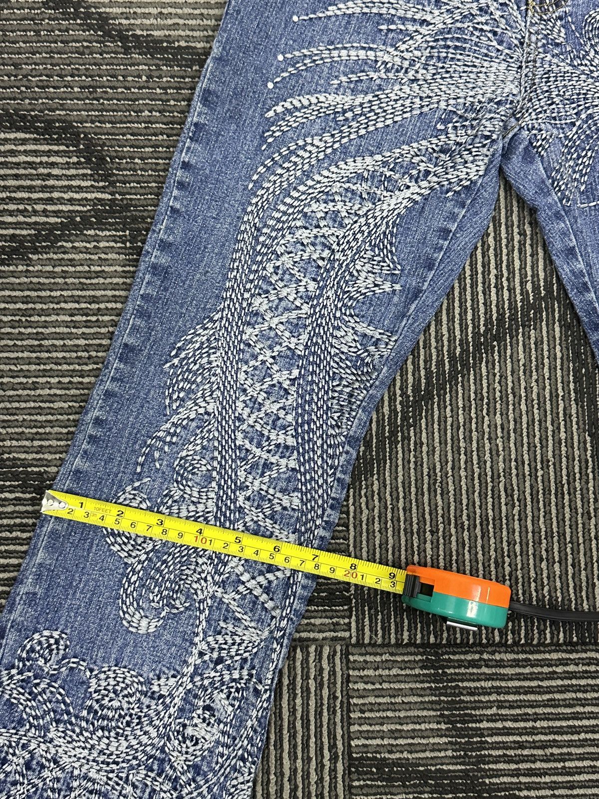 If Six Was Nine Y2K Rosy Love’s Jeans Dragon Design Flare Jean Size 26" / US 2 / IT 38 - 14 Thumbnail