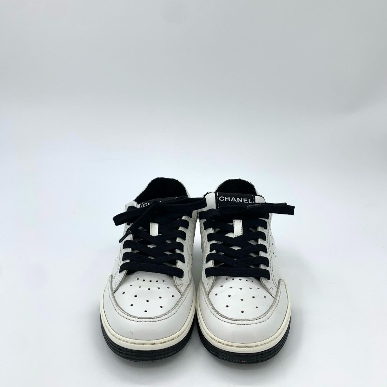 Chanel Chanel White Leather Low-Top Sneakers With Black Accents & L Size US 5 / IT 35 - 3 Thumbnail
