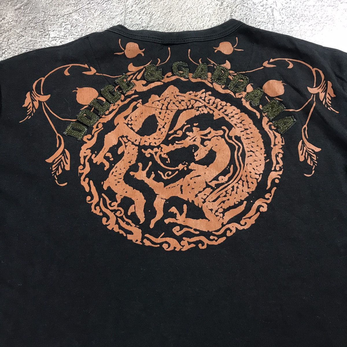 Vintage Vintage Y2K Dolce Gabbana Dragon Graphic Tee Streetwear L Size US L / EU 52-54 / 3 - 5 Thumbnail