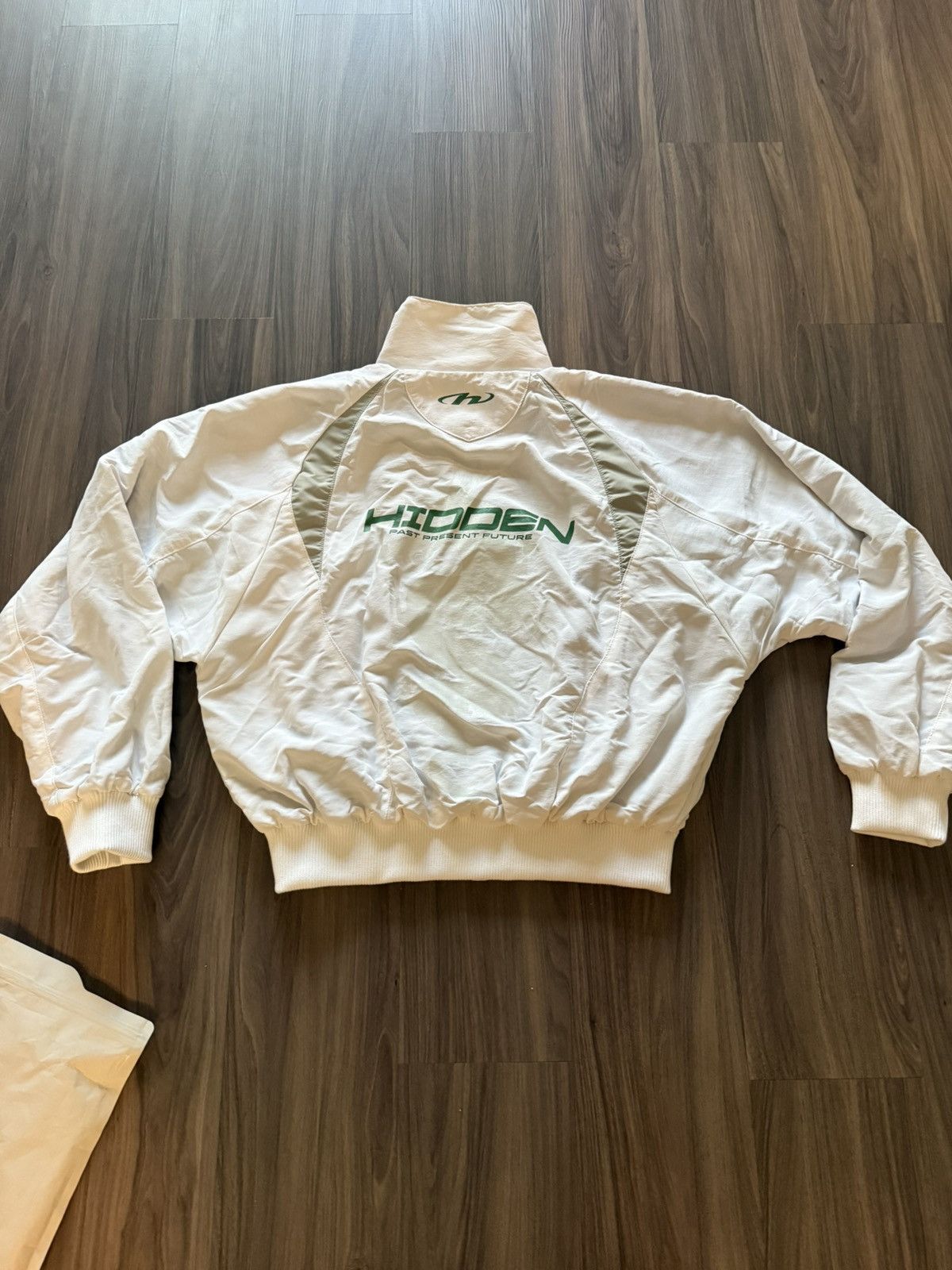 HIDDEN HIDDEN.NY Nylon Jacket White Green Past Present Future - L Size US L / EU 52-54 / 3 - 5 Thumbnail