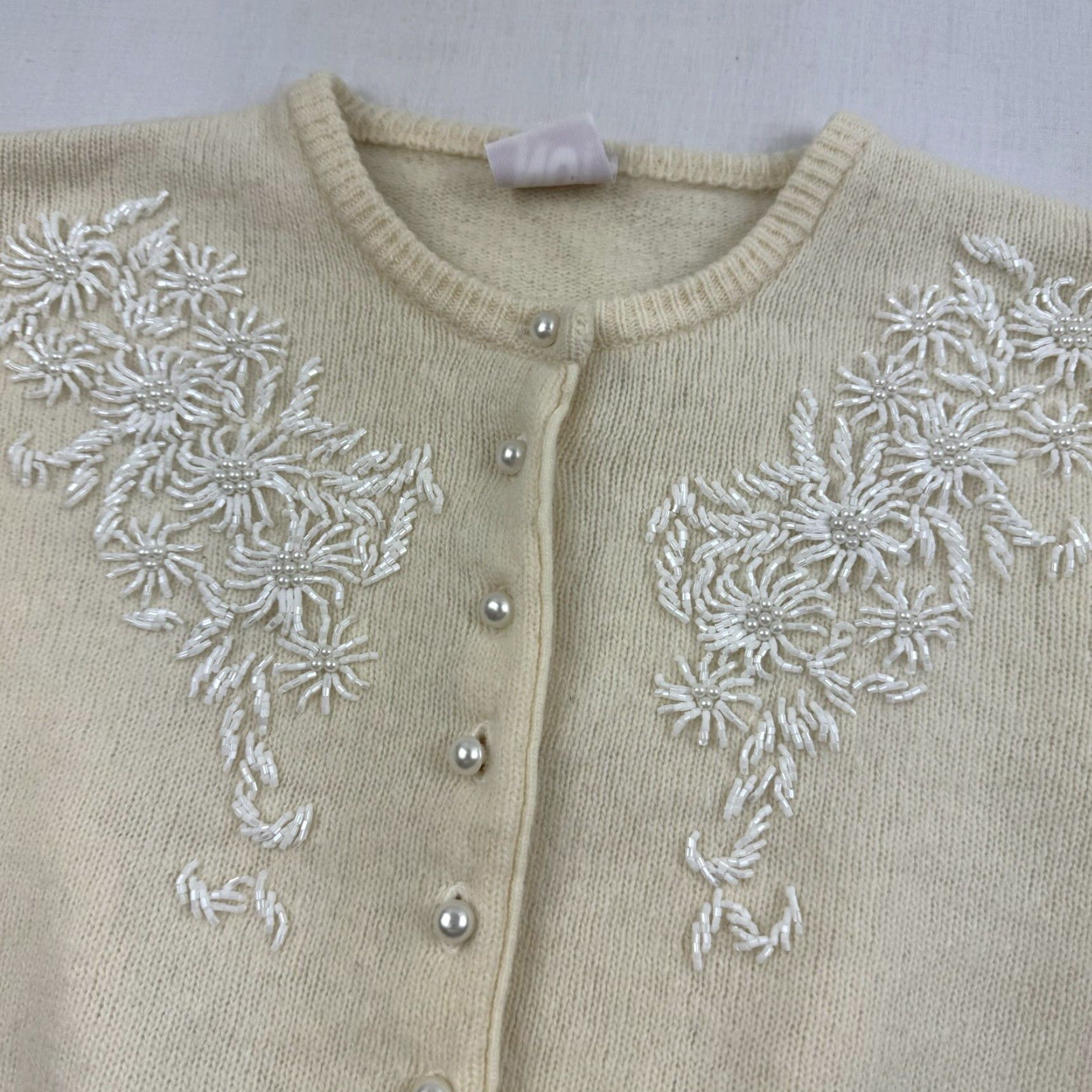 Vintage VINTAGE No Boundaries Womens Sweater Cardigan Long Sleeve Size M Ivory Beaded Pearls 90s Y2K Size M / US 6-8 / IT 42-44 - 2 Thumbnail