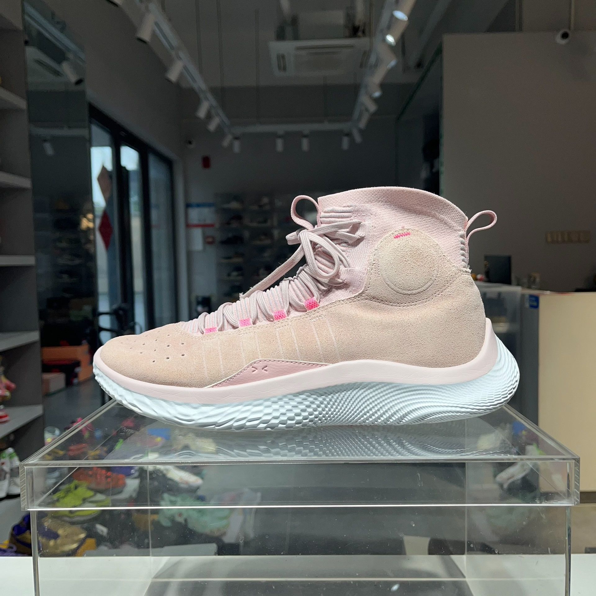 Under Armour Under Armour Pink Lowtop Sneakers 13 Men Size US 13 / EU 46 - 1 Thumbnail
