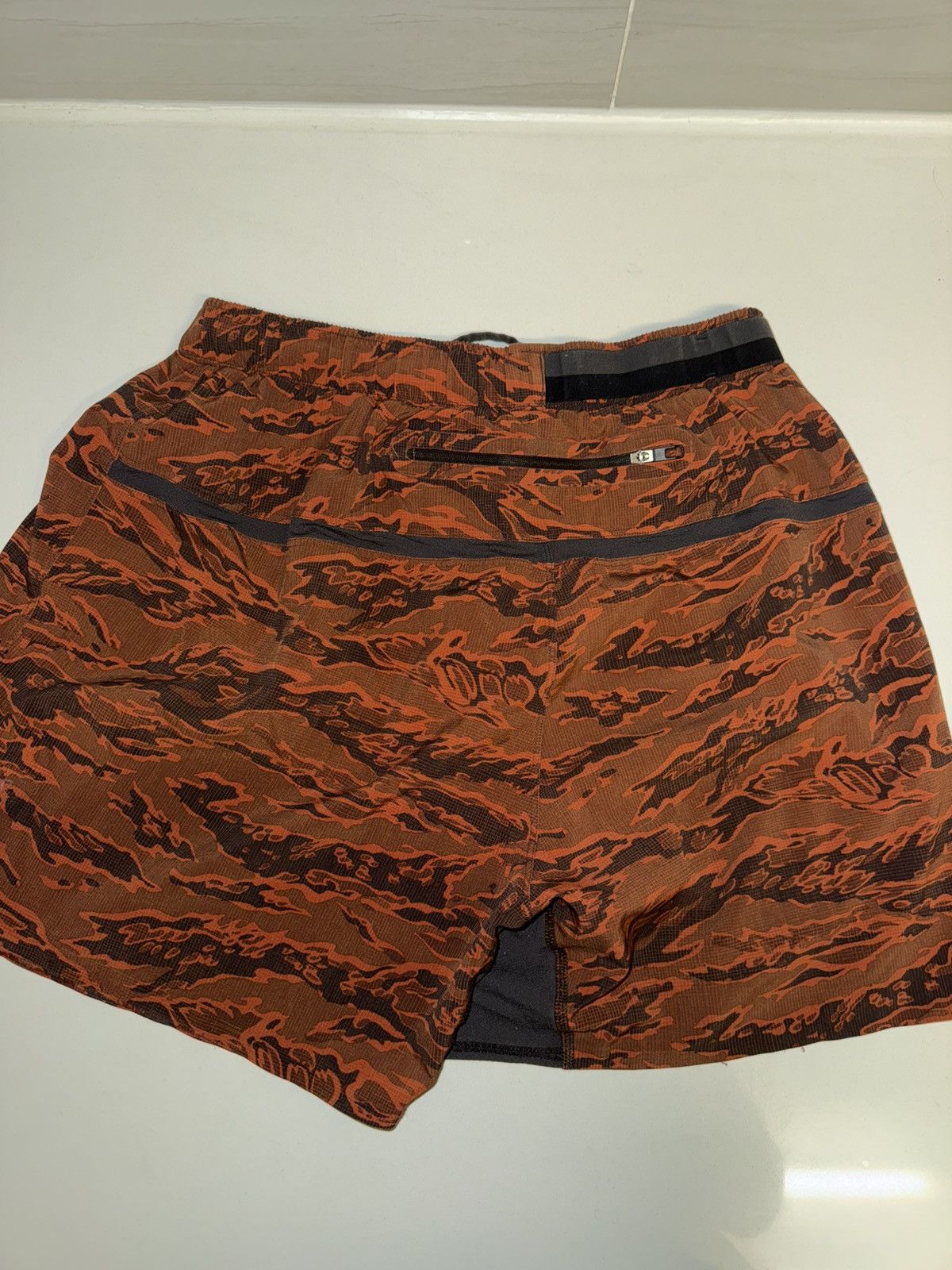Lululemon Lululemon 4 inch tiger pattern shorts Size US 31 - 3 Thumbnail