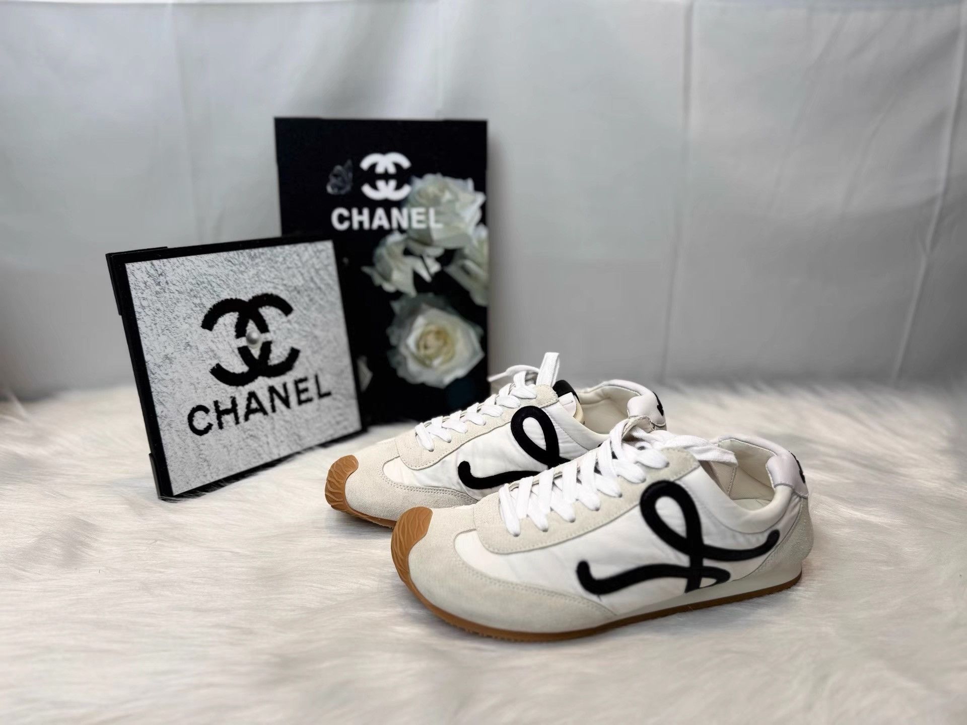Loewe Loewe Ballet Runner 2.0 Black & White Trainer K36 Size US 7 / EU 40 - 1 Thumbnail