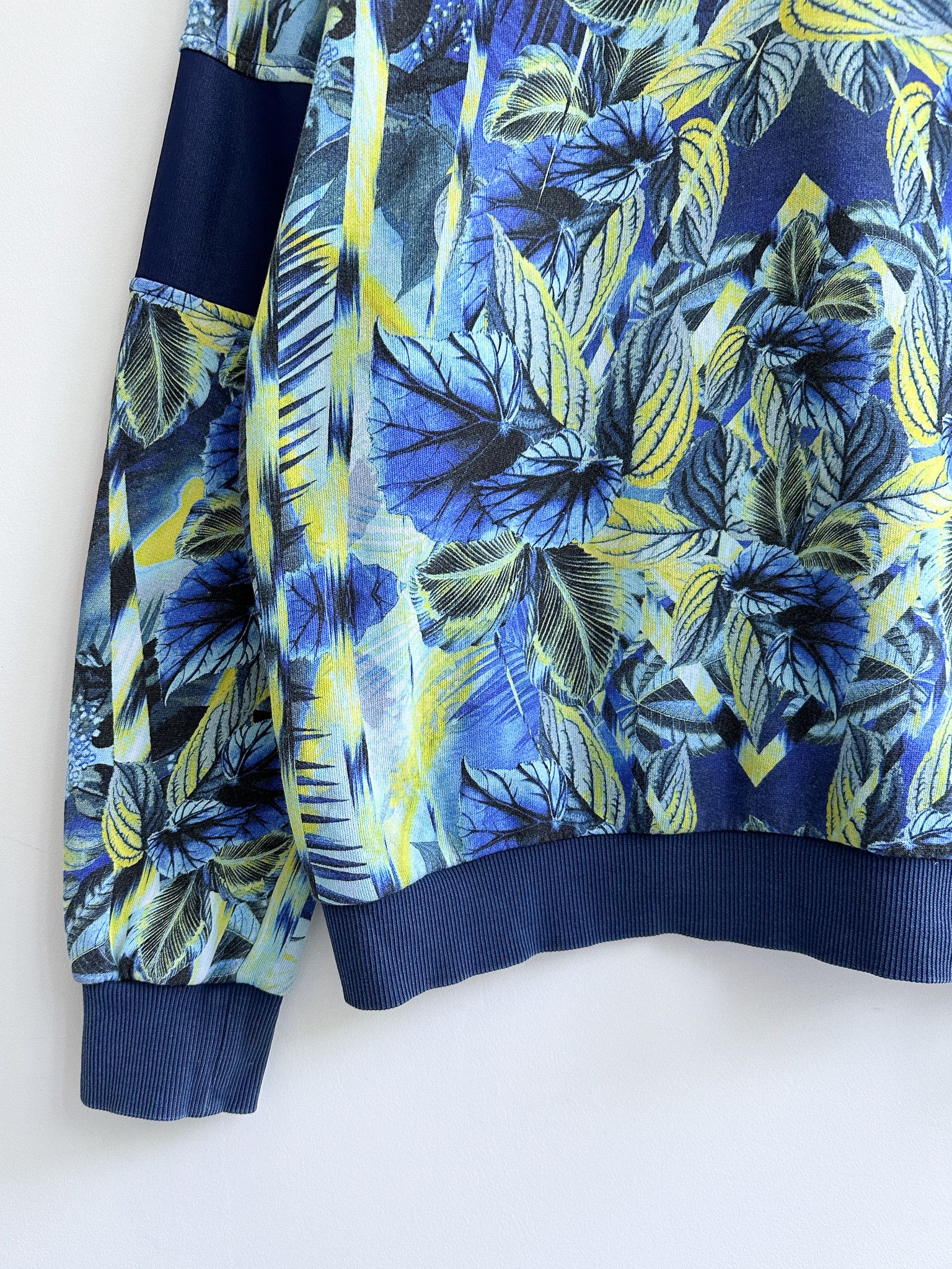 Just Cavalli Roberto Cavalli Flowers Printed Sweatshirt Size US M / EU 48-50 / 2 - 4 Thumbnail
