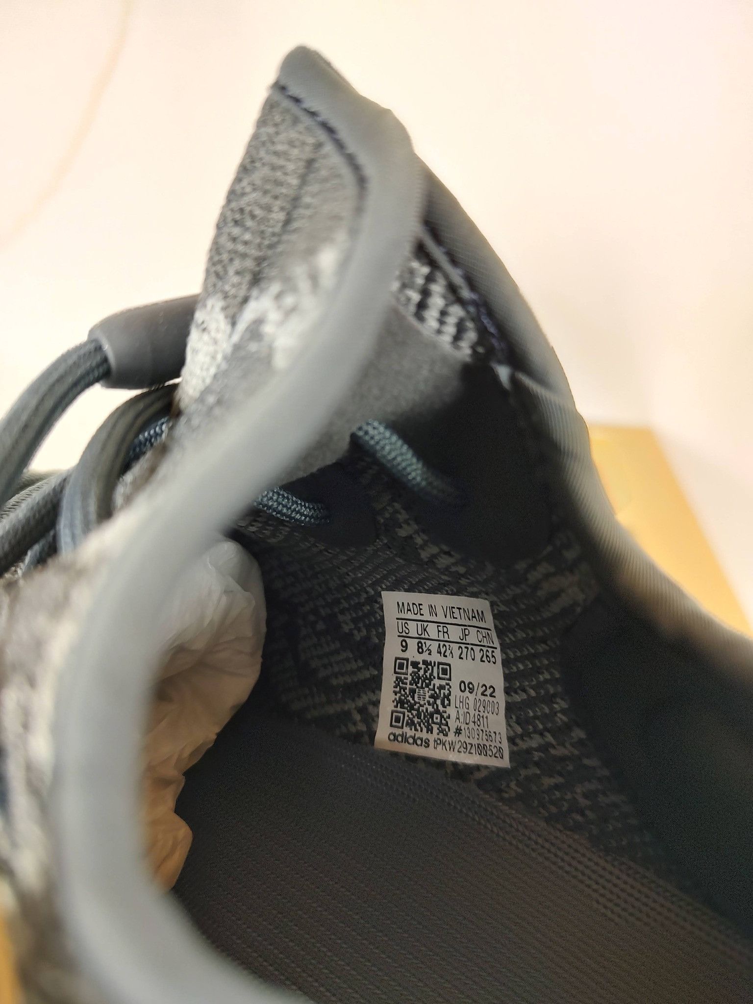 ADIDAS YEEZY BOOST 350 V2 ID4811 Bone 42 2/3 UK 8,5 US 9