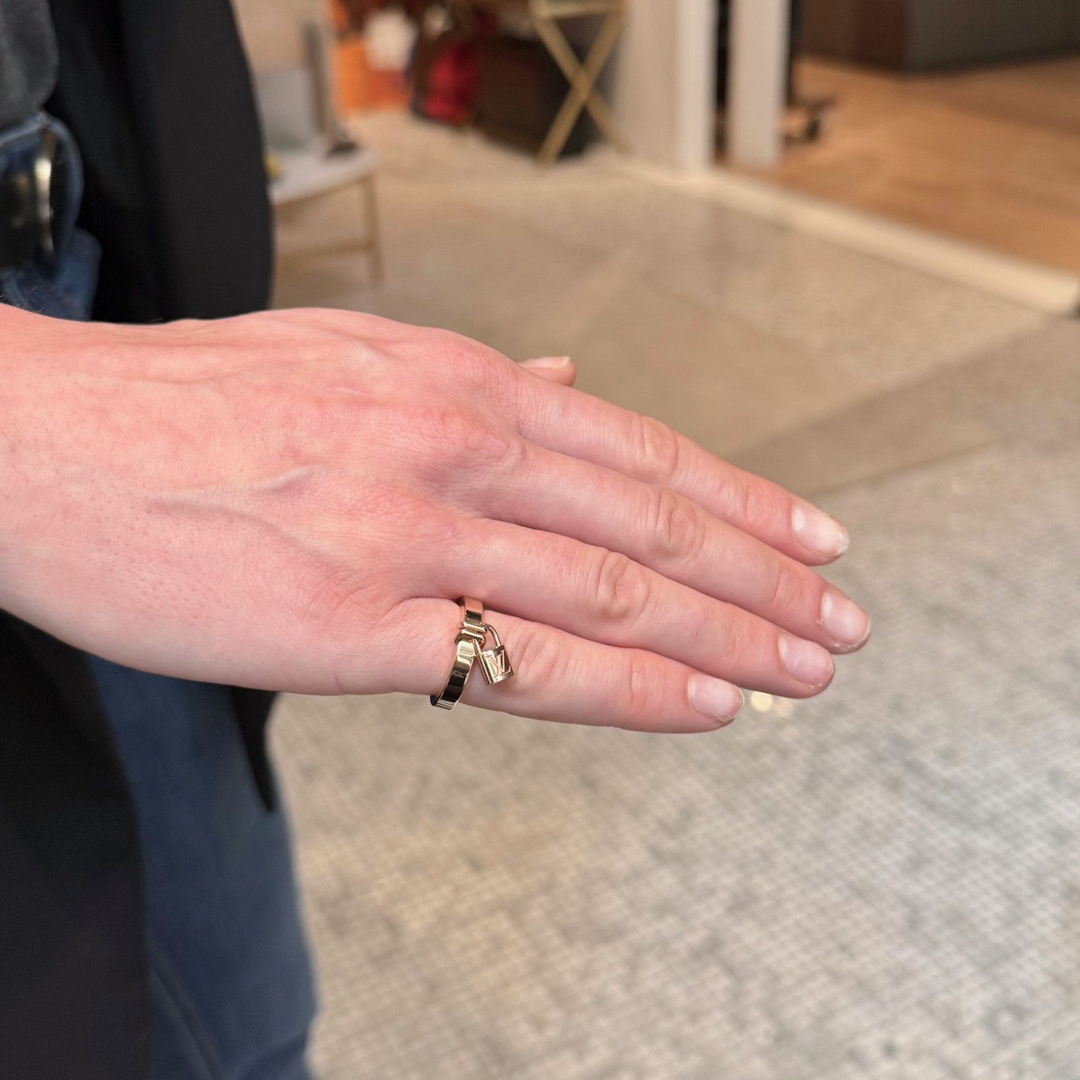 Louis Vuitton Louis Vuitton 18k Rose Gold Berg Lockit Ring - EU 49 / US 5 Size ONE SIZE - 7 Thumbnail
