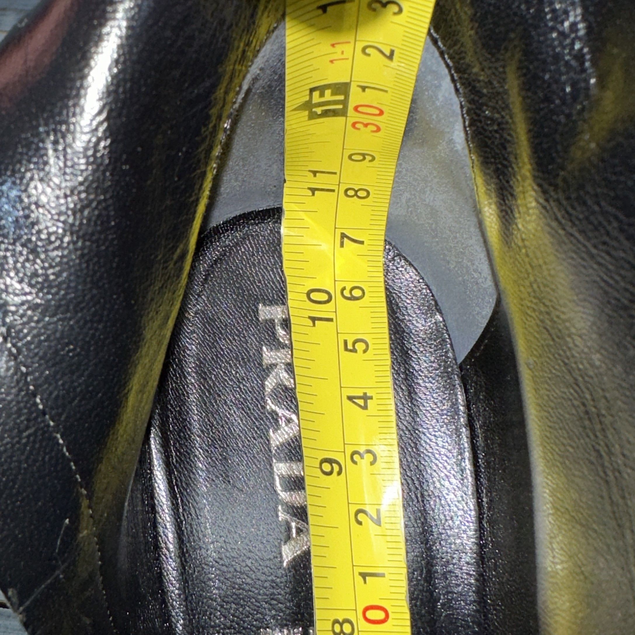 Leather × Prada Prada Milano Women LeatherShoes With A Beautiful Curved Heel Size US 10.5 / IT 40.5 - 15 Thumbnail