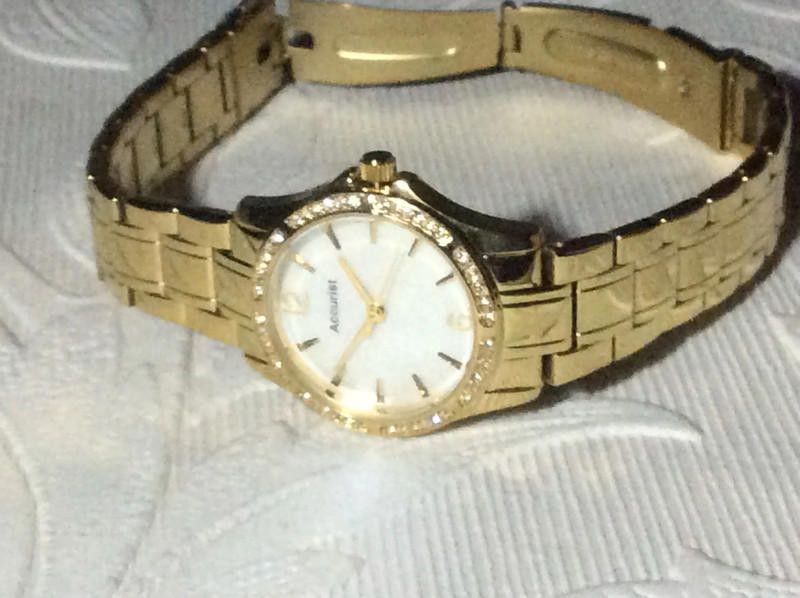 Designer Accurist ladies gold bracelet watch Size ONE SIZE - 7 Thumbnail