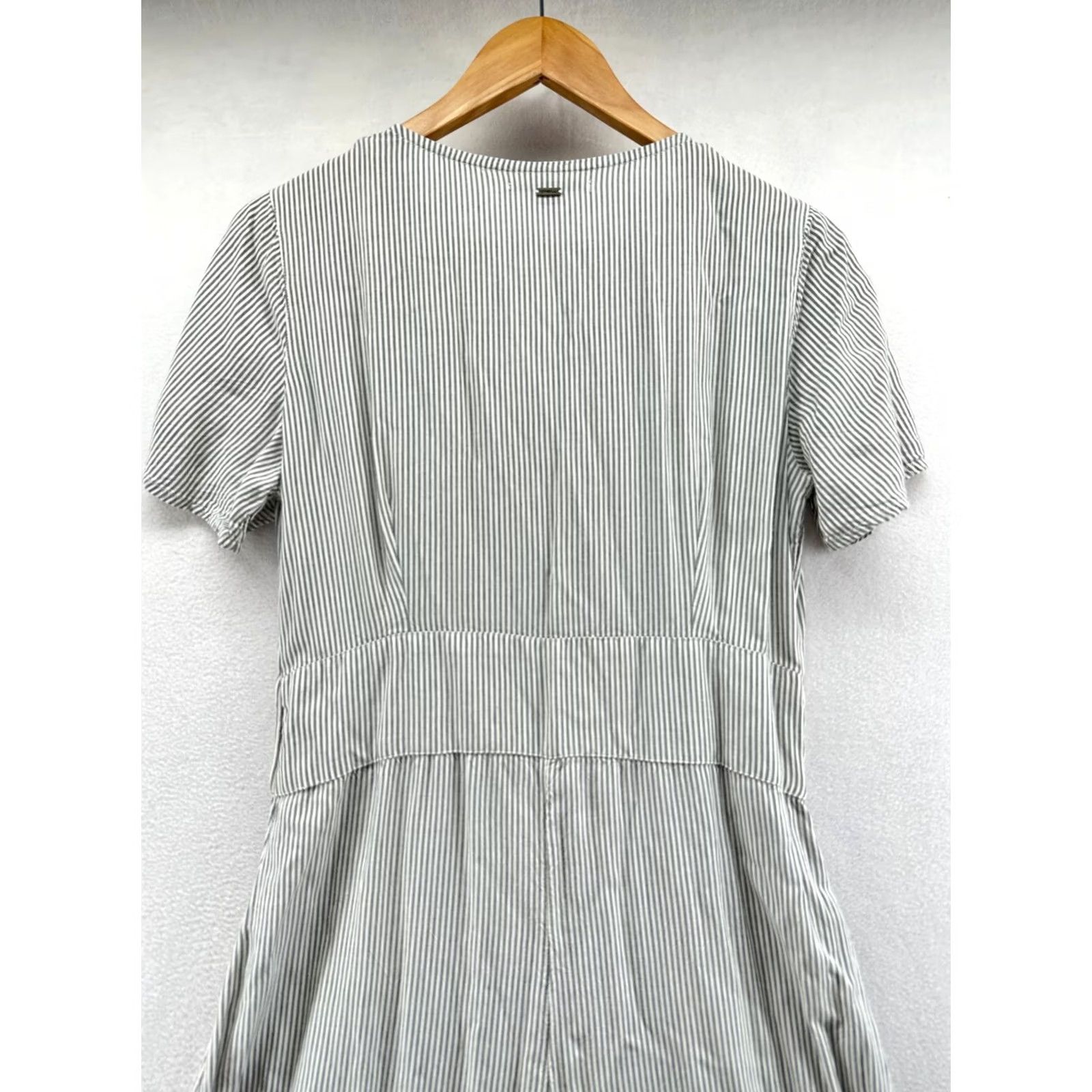 O'Neill O'Neill Jumpsuit Gray Striped V-Neck Women L One Piece Short Sleeve Button Wide-Leg Classic Pink? Size 36" / US 14 / IT 50 - 4 Thumbnail