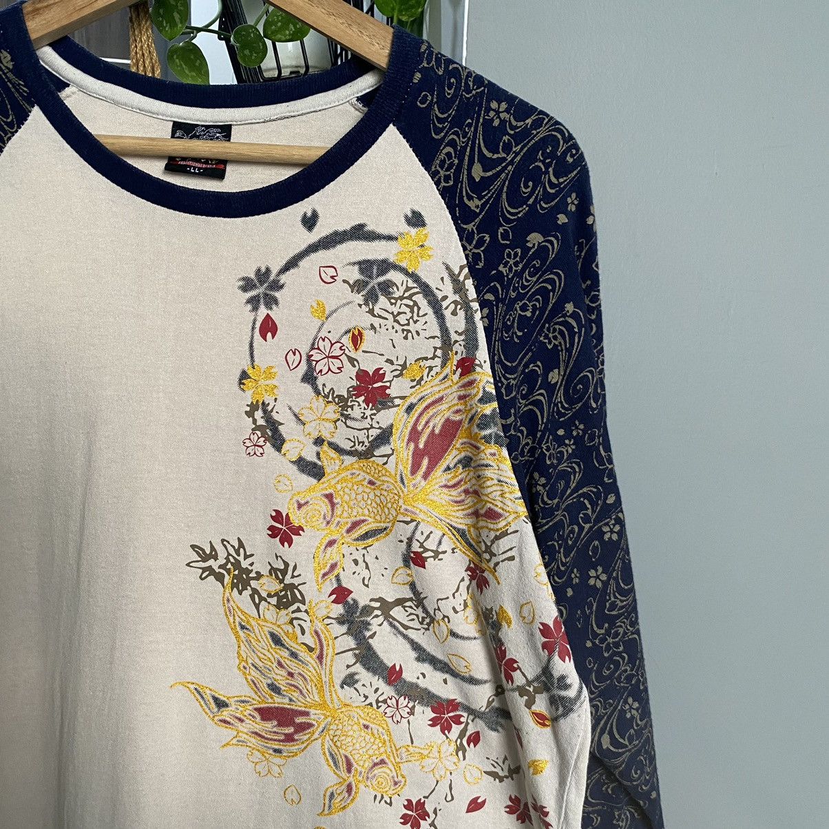 Japanese Brand Vintage Y2K DBLD Traditional Design Gold Fish L/S Tshirt Size US L / EU 52-54 / 3 - 6 Thumbnail